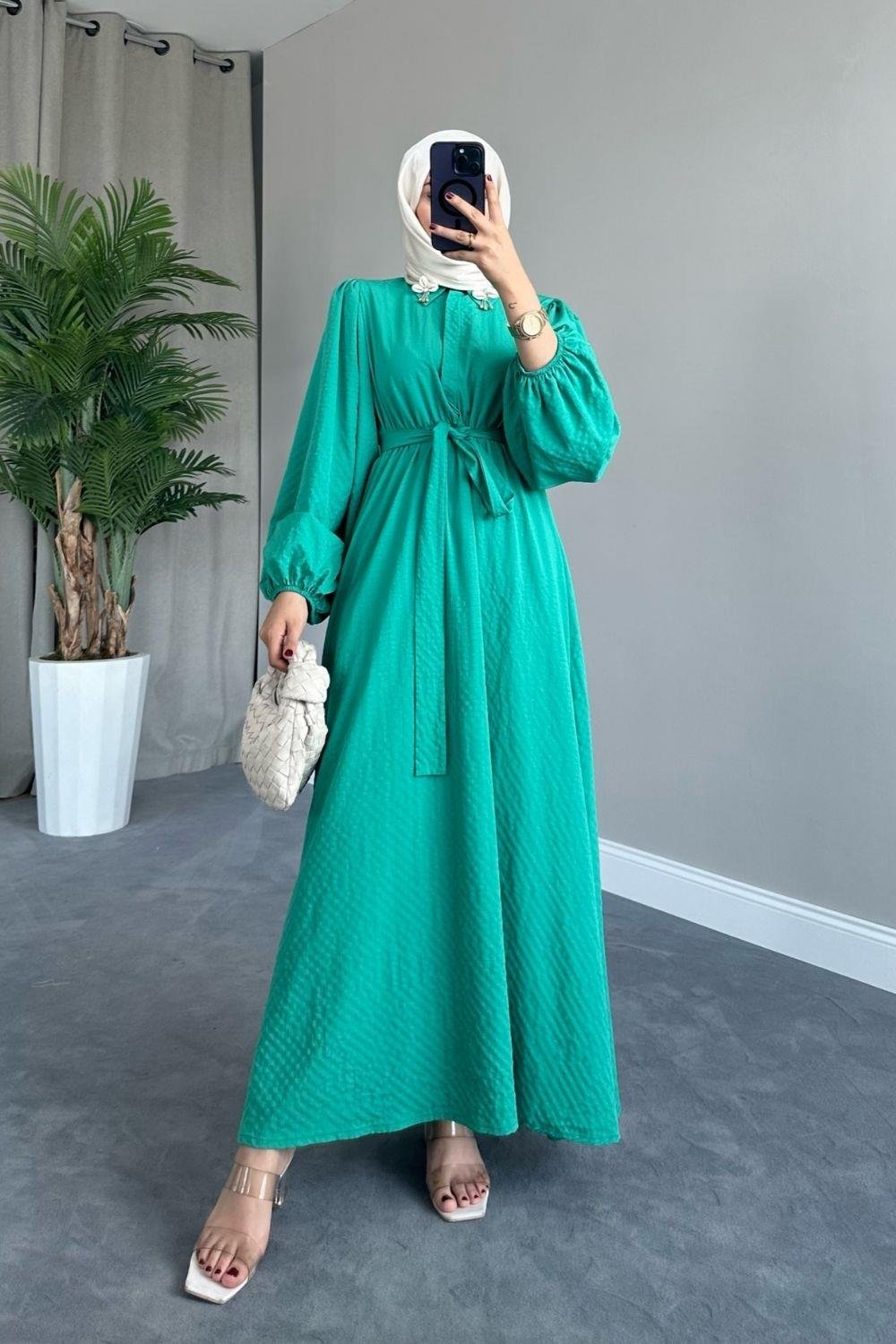Yaka Bronşlu Büzgülü Elbise Yeşil 5645 