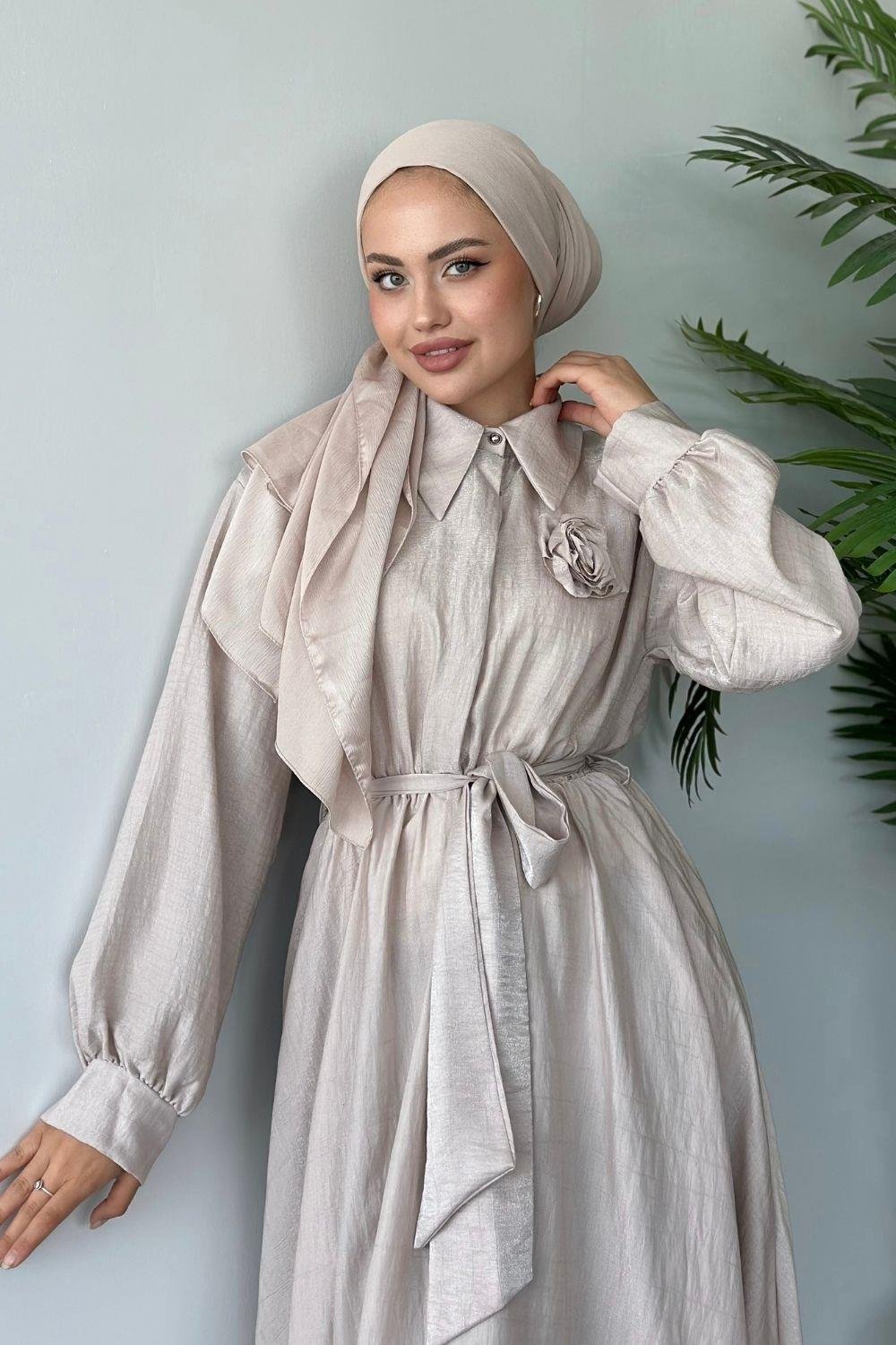 Yaka Güllü Saten Elbise Bej 5698 