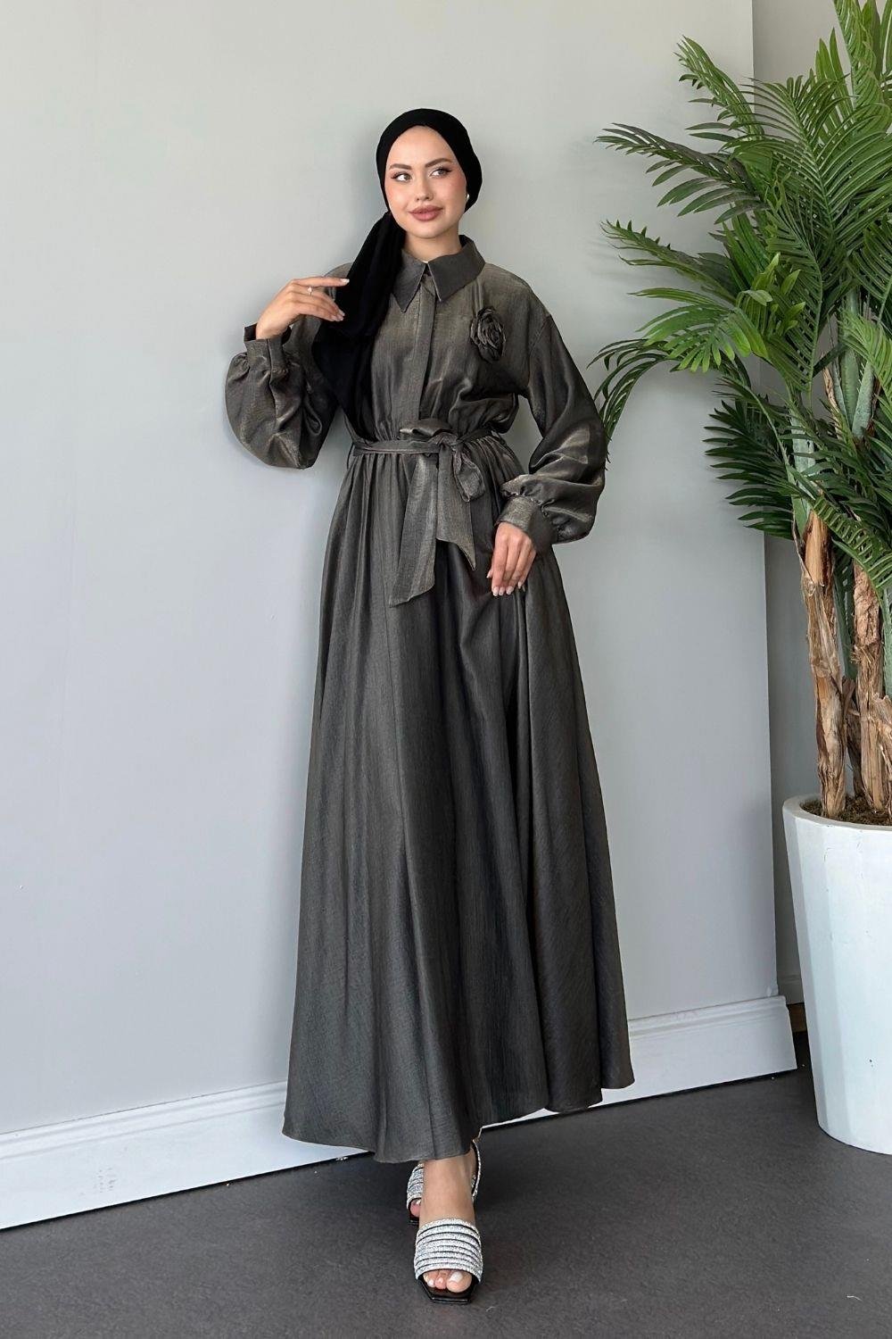 Yaka Güllü Saten Elbise Füme 5698 