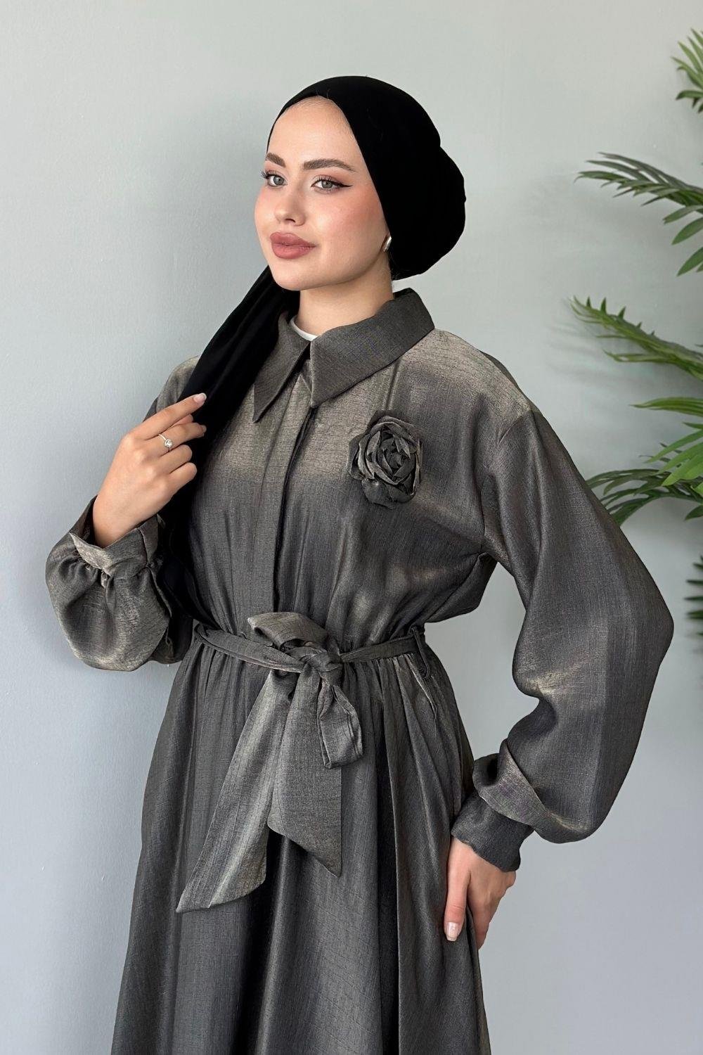 Yaka Güllü Saten Elbise Füme 5698 