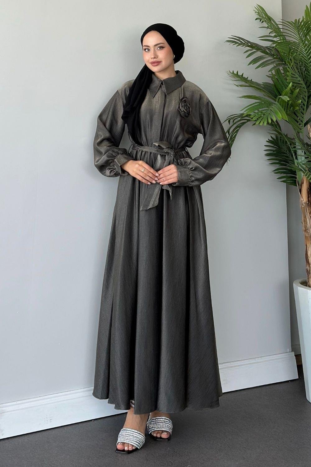 Yaka Güllü Saten Elbise Füme 5698 