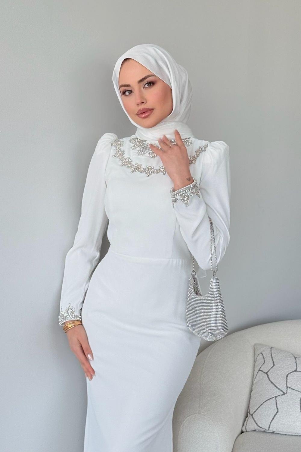 Bloom Kolu Ve Boynu Abiye Beyaz 80000 
