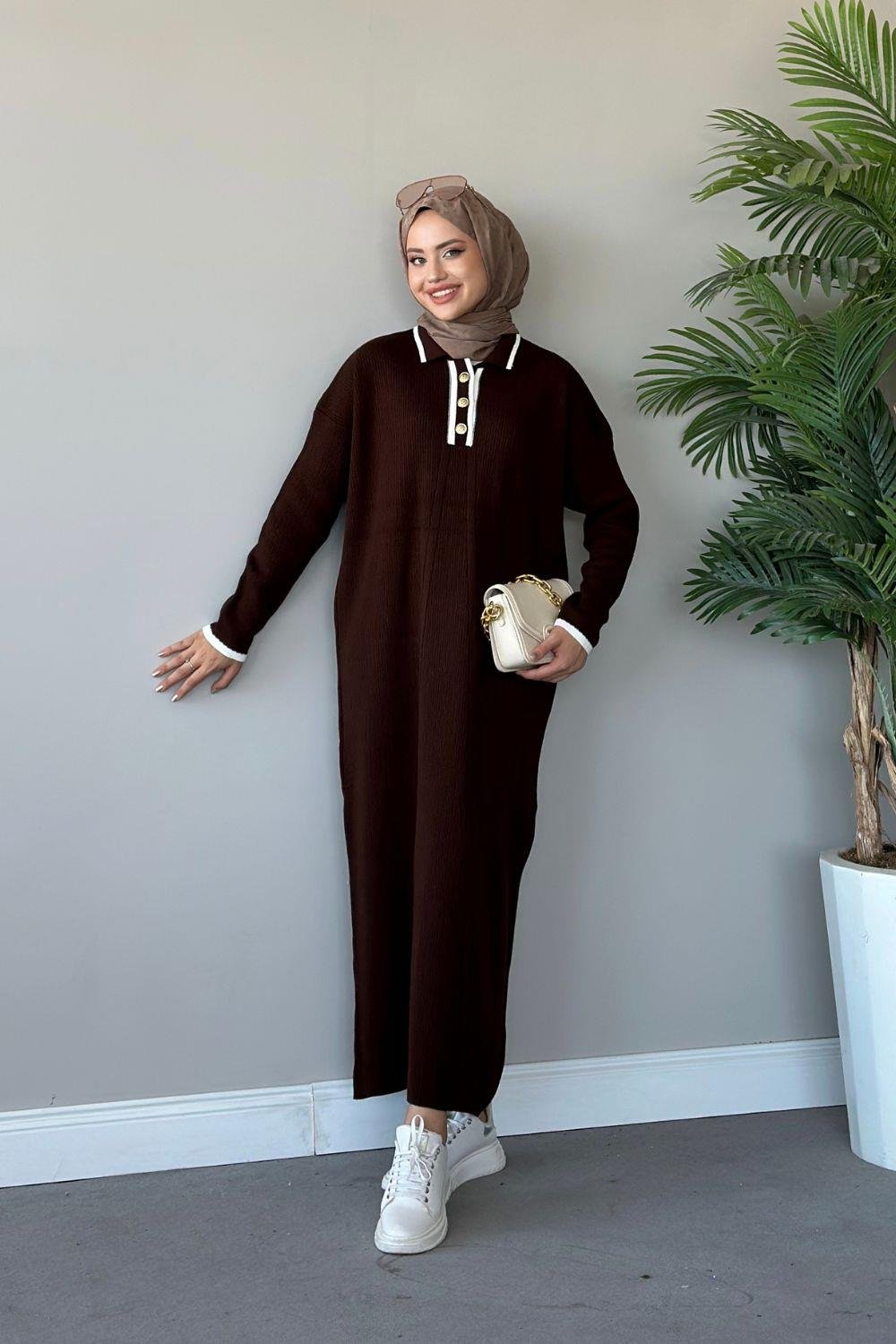 فستان تريكو بأزرار أمامية بني 8526 