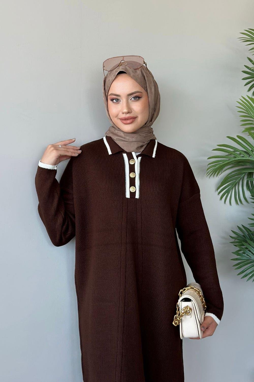 فستان تريكو بأزرار أمامية بني 8526 