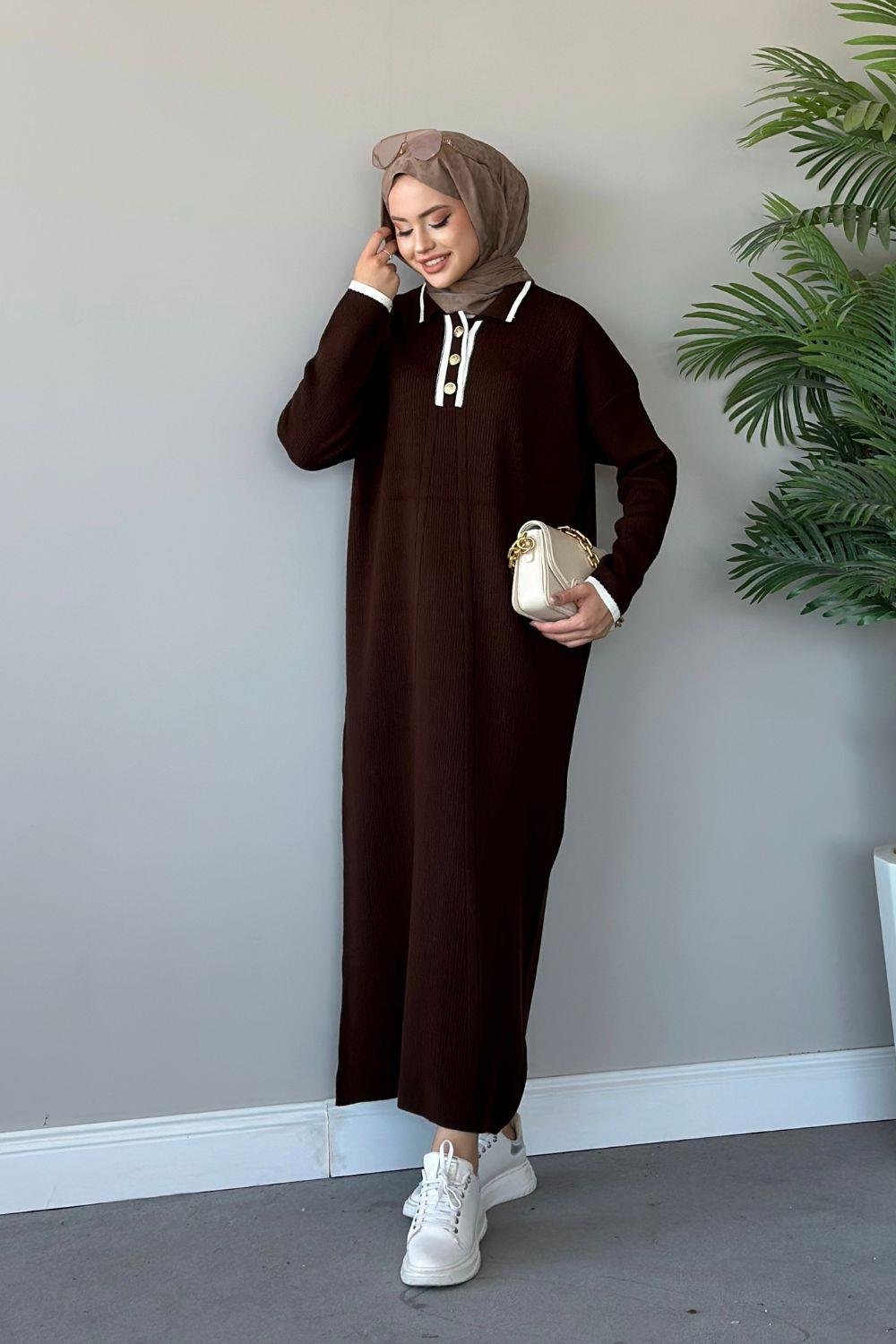 فستان تريكو بأزرار أمامية بني 8526 