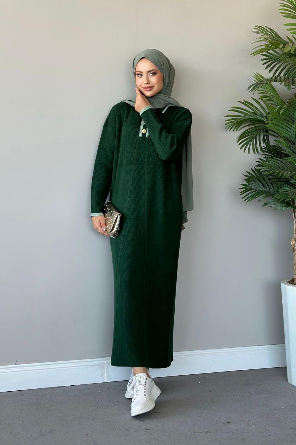 فستان تريكو بأزرار أمامية زمردي 8526 