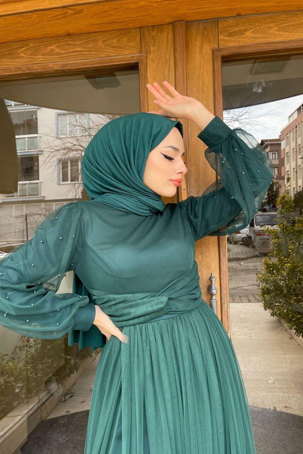 Kolları Boncuklu Beli Çapraz Tül Abiye Zümrüt 8627 
