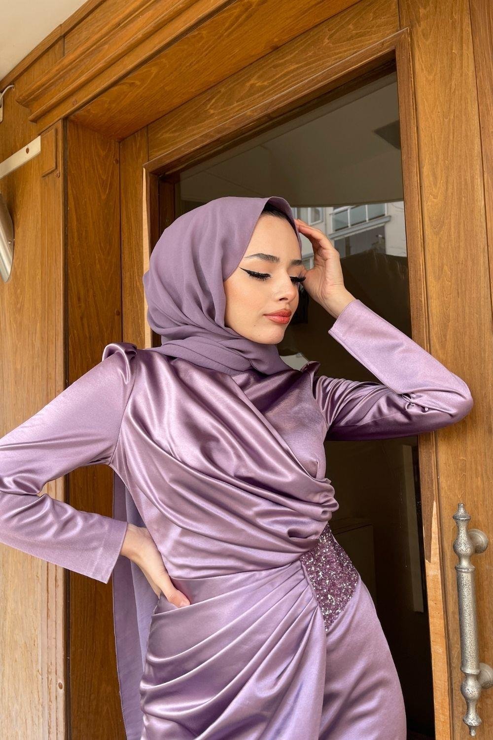 Beli İşlemeli Kalem Saten Abiye Lila 8760 