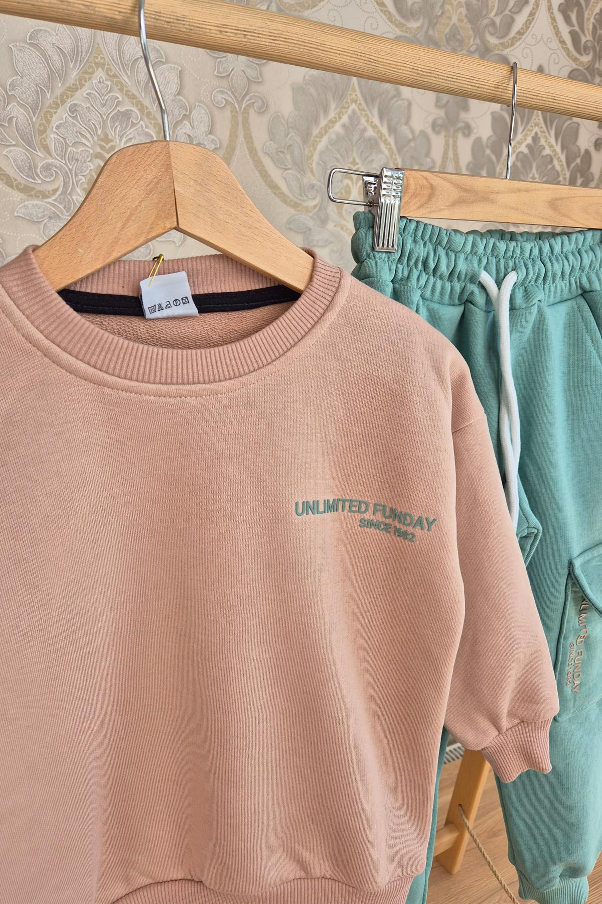 3 İplik Cepli Oversize Organik TakımUzun Takım3 İplik Cepli Oversize Organik Takım