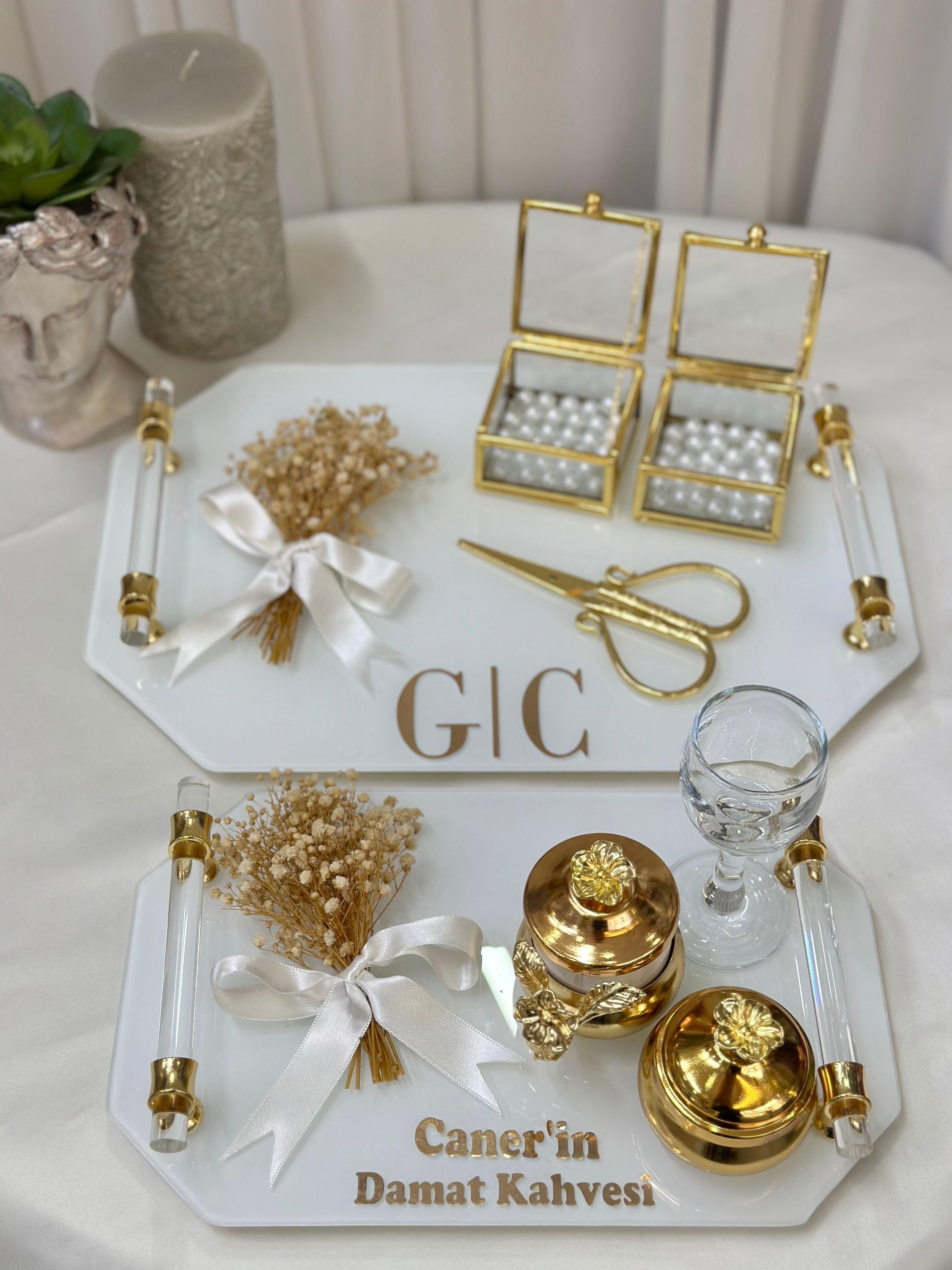 İncili Isimli Gold Söz Nişan Tepsi Seti Kişiselleştirilmiş Damat Kahve Fincanı