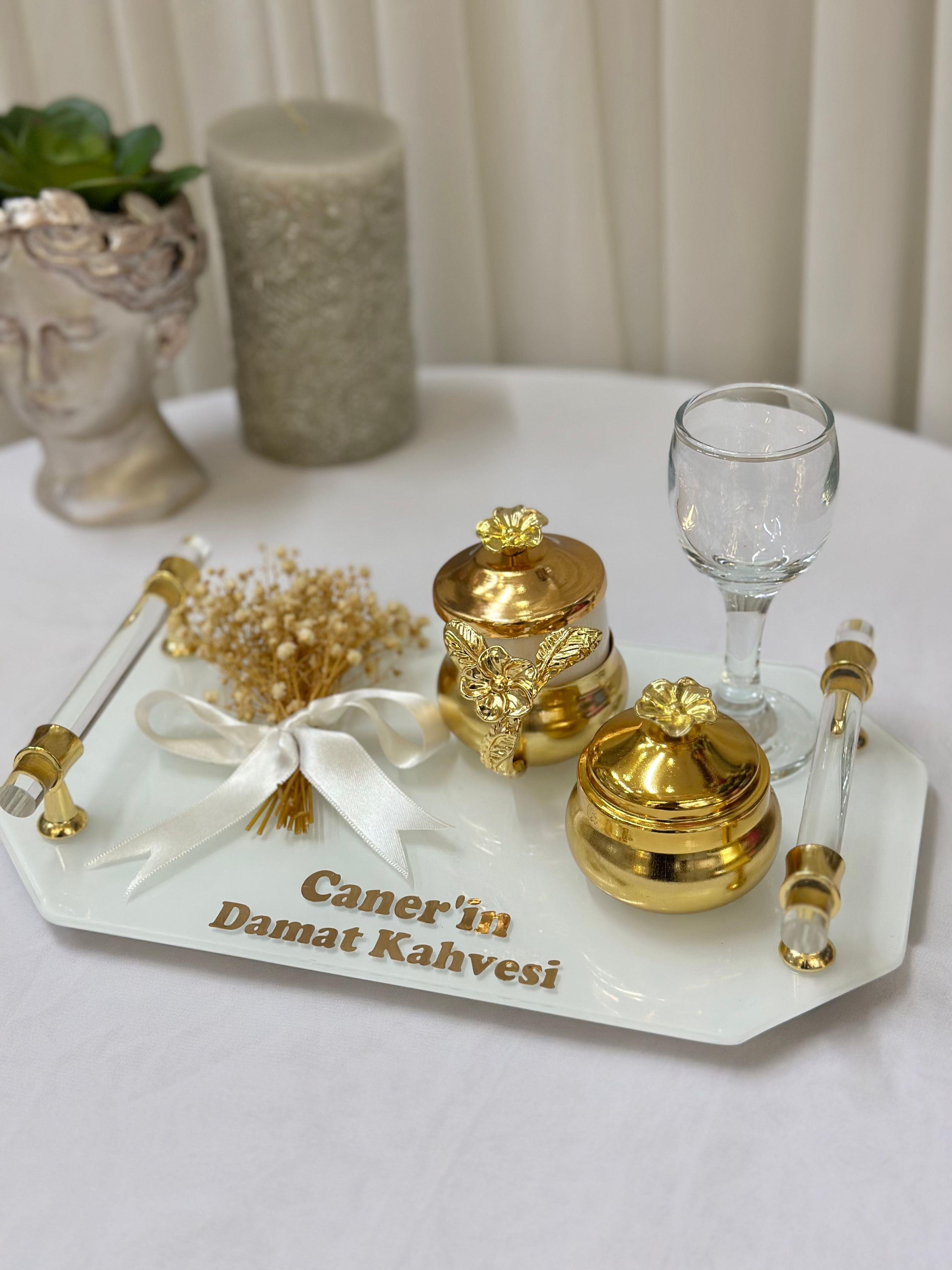 İncili Isimli Gold Söz Nişan Tepsi Seti Kişiselleştirilmiş Damat Kahve Fincanı