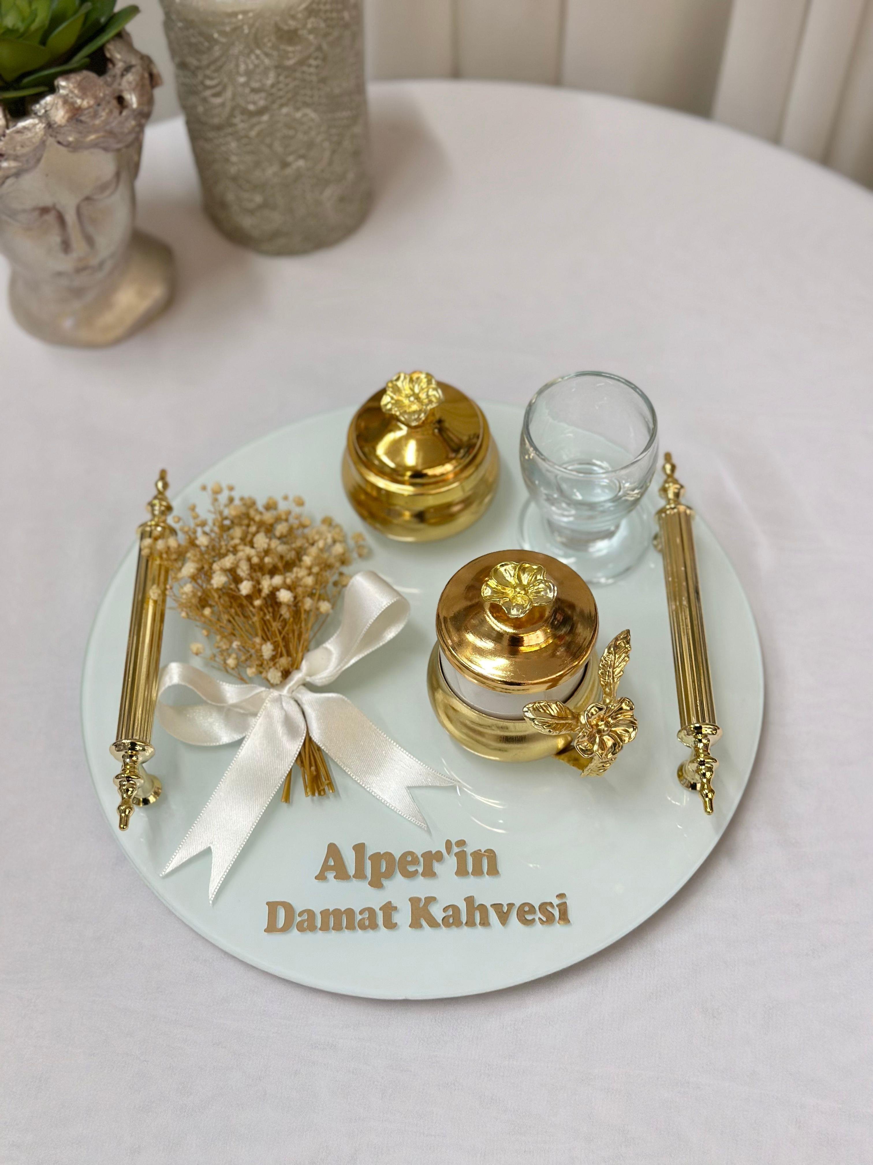 İsimli Gold Cam Söz Nişan Tepsi Seti Damat Kahve Fincan Tepsisi