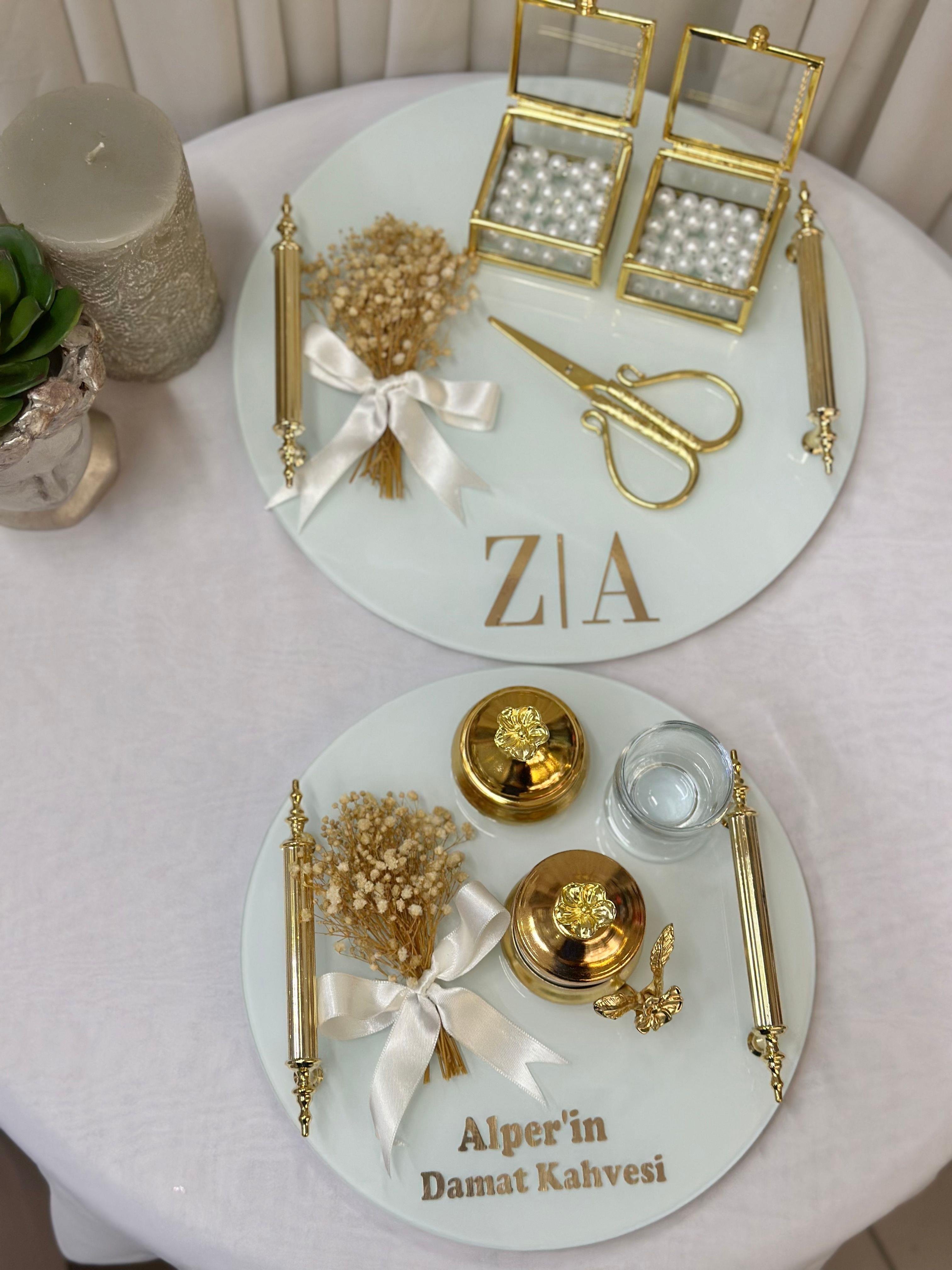 İsimli Gold Cam Söz Nişan Tepsi Seti Damat Kahve Fincan Tepsisi