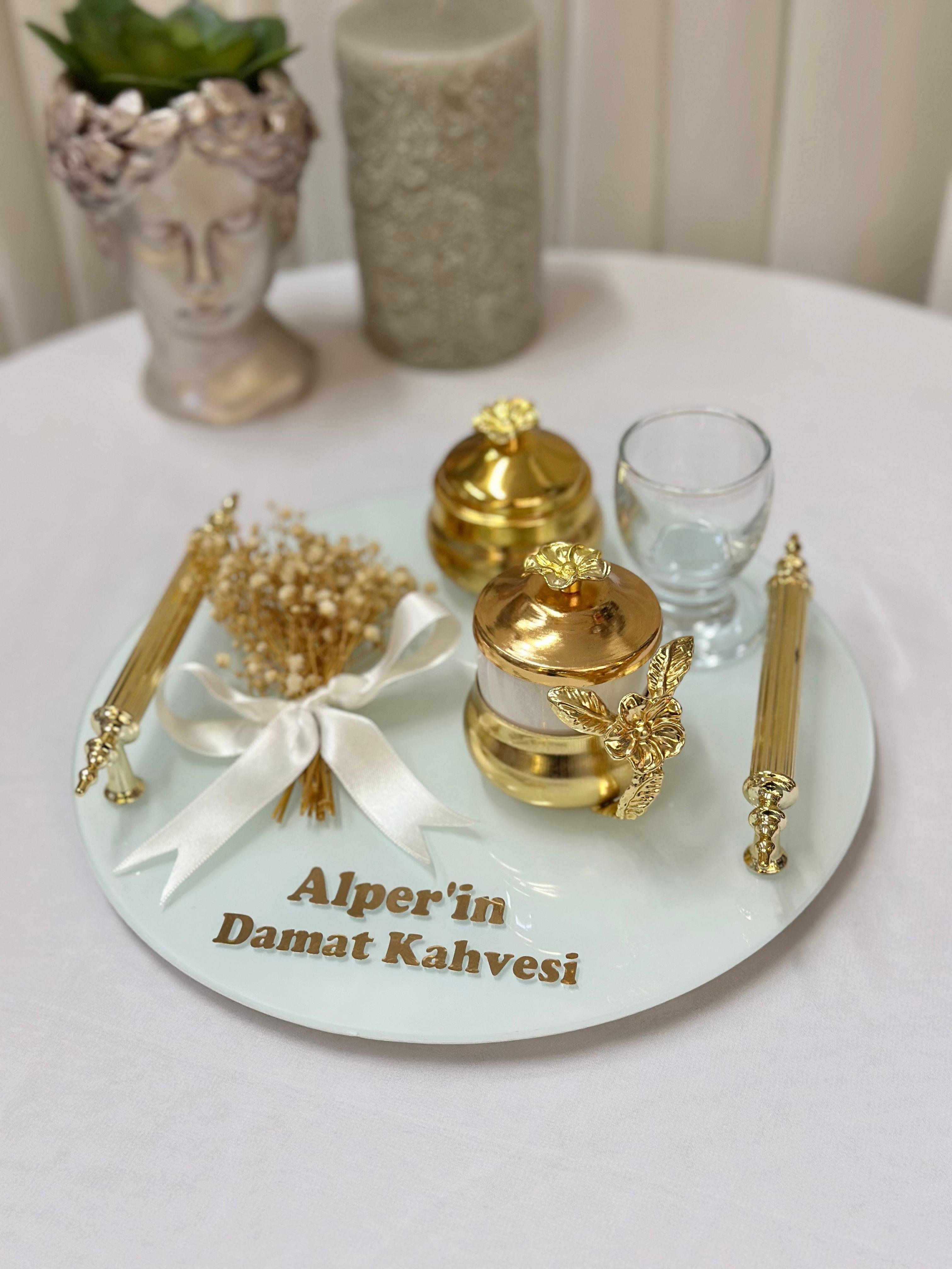 İsimli Gold Cam Söz Nişan Tepsi Seti Damat Kahve Fincan Tepsisi