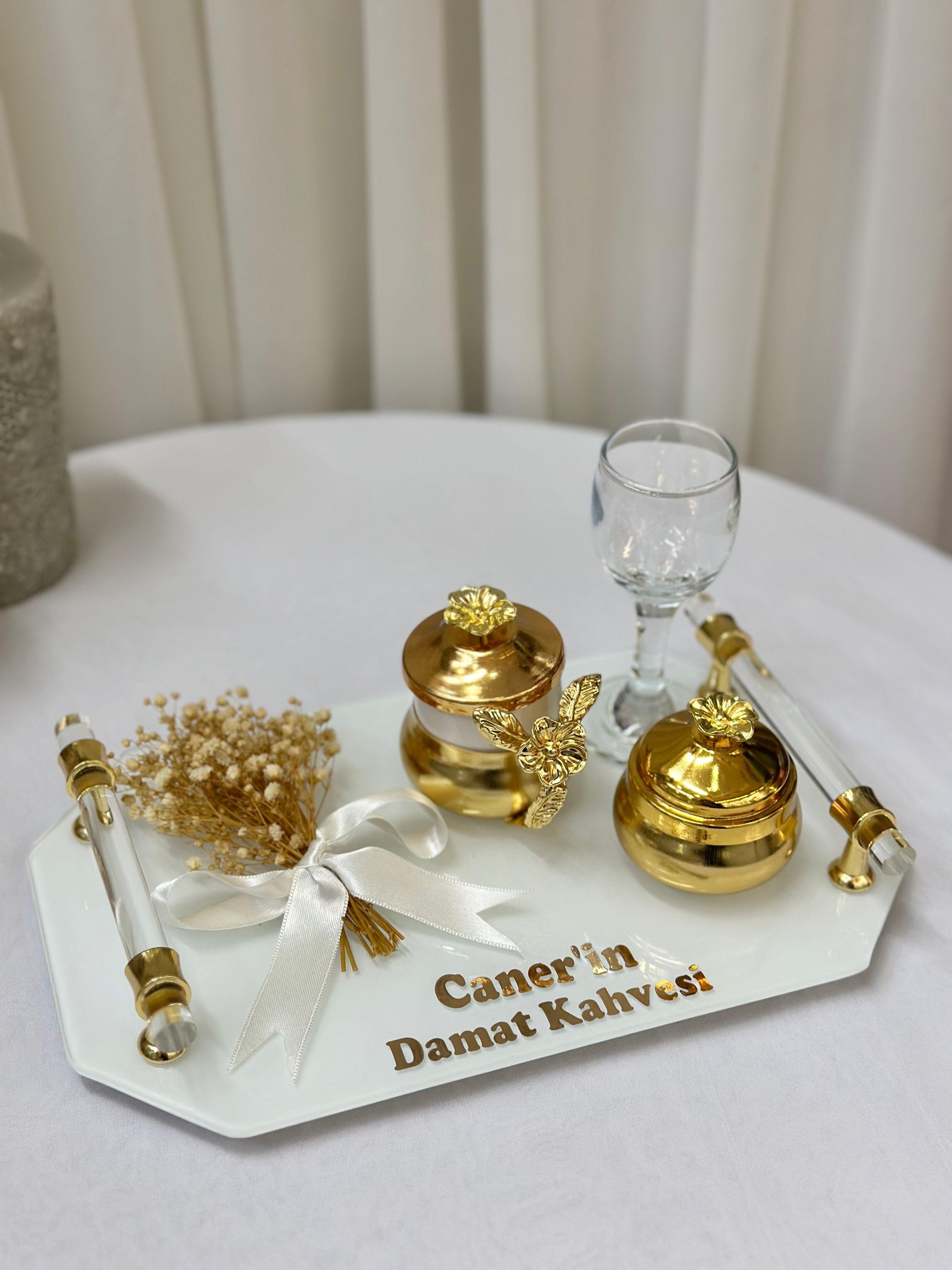 İsimli Gold Söz Nişan Tepsi Seti Damat Kahve Fincan Takımı