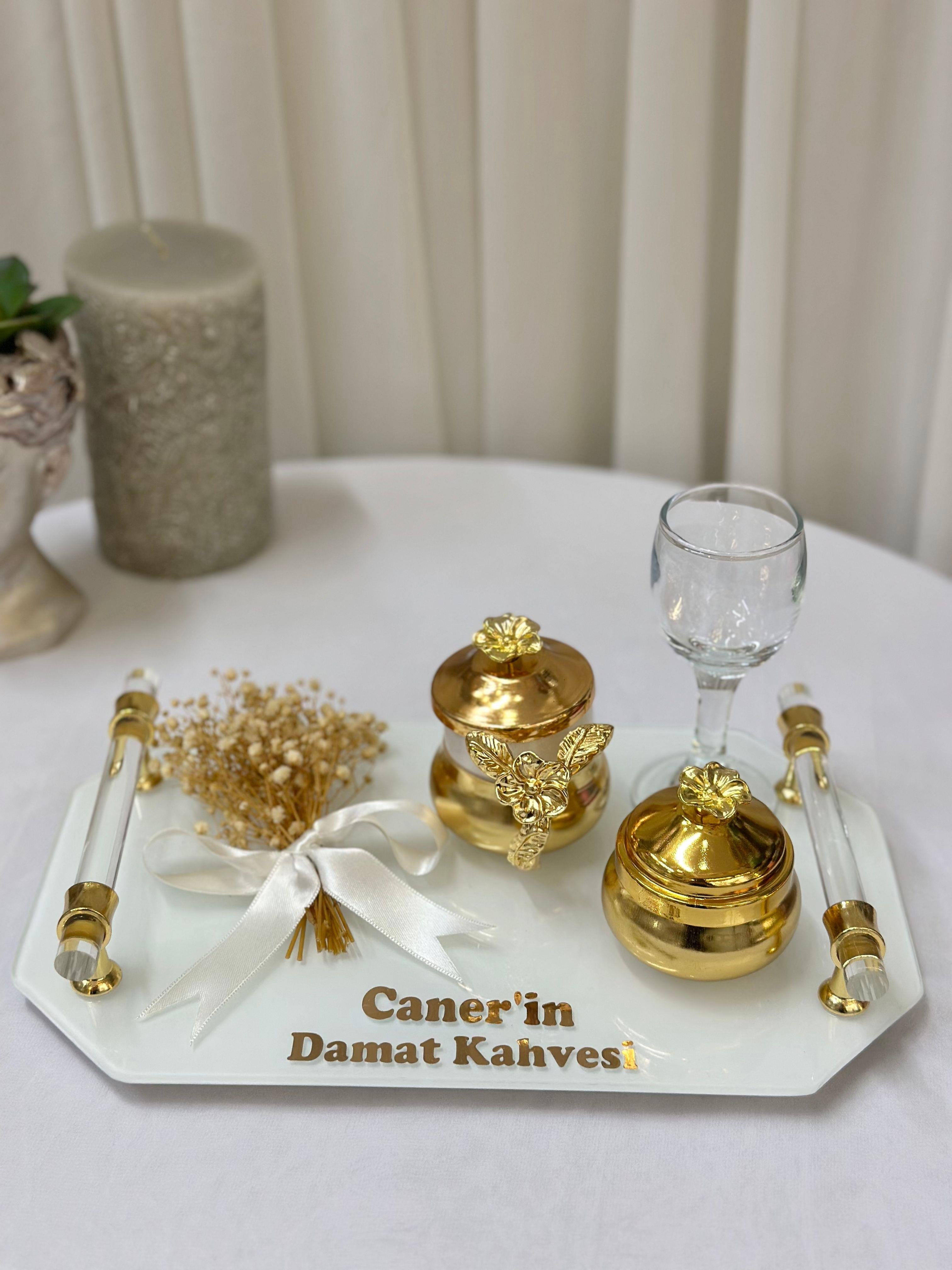 İsimli Gold Söz Nişan Tepsi Seti Damat Kahve Fincan Takımı