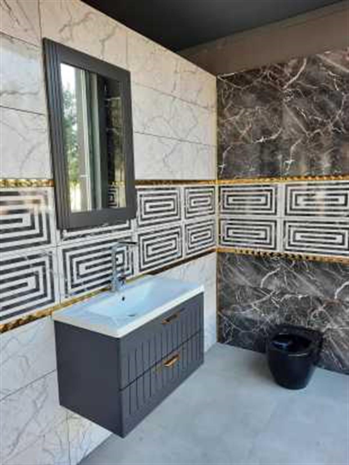 Balneom Banyo Erguvan 80 Cm Antrasit Lavabolu Banyo Dolabı Aynalı Üst Dolap 