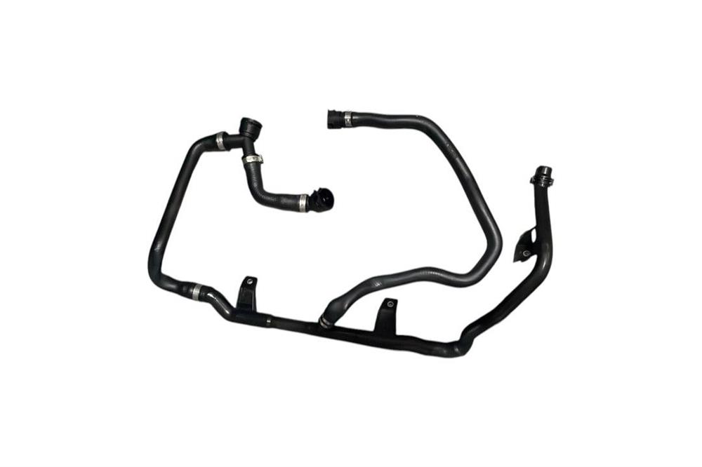 RADYATÖR HORTUMU ÜST BMW E88 E90 E91 E93 E84 17127548221
