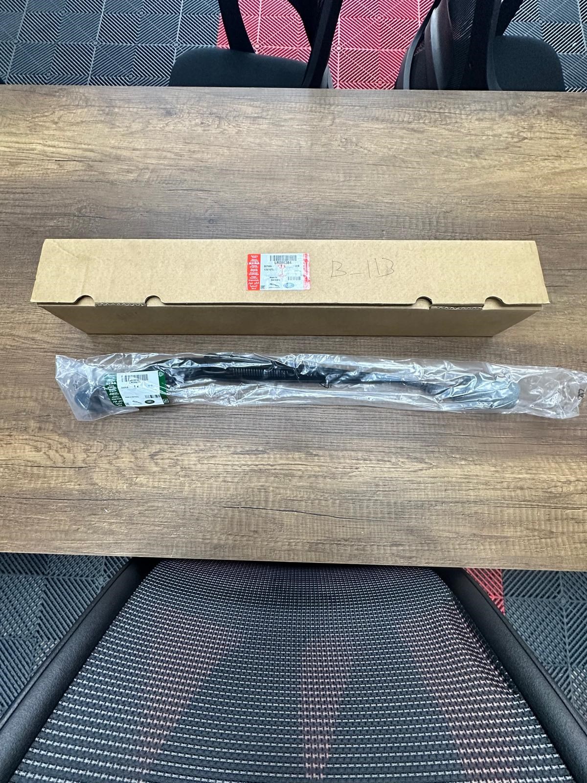 RANGE ROVER EVOQUE SİLECEK KOLU SOL LR086384