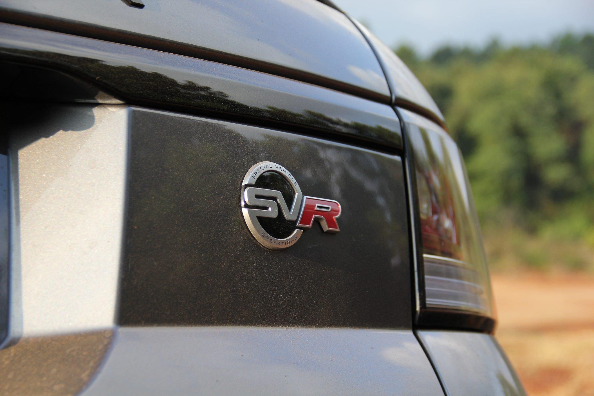 RANGE ROVER SPORT ÖN PANJUR ÜSTÜ SVR LOGO AMBLEM