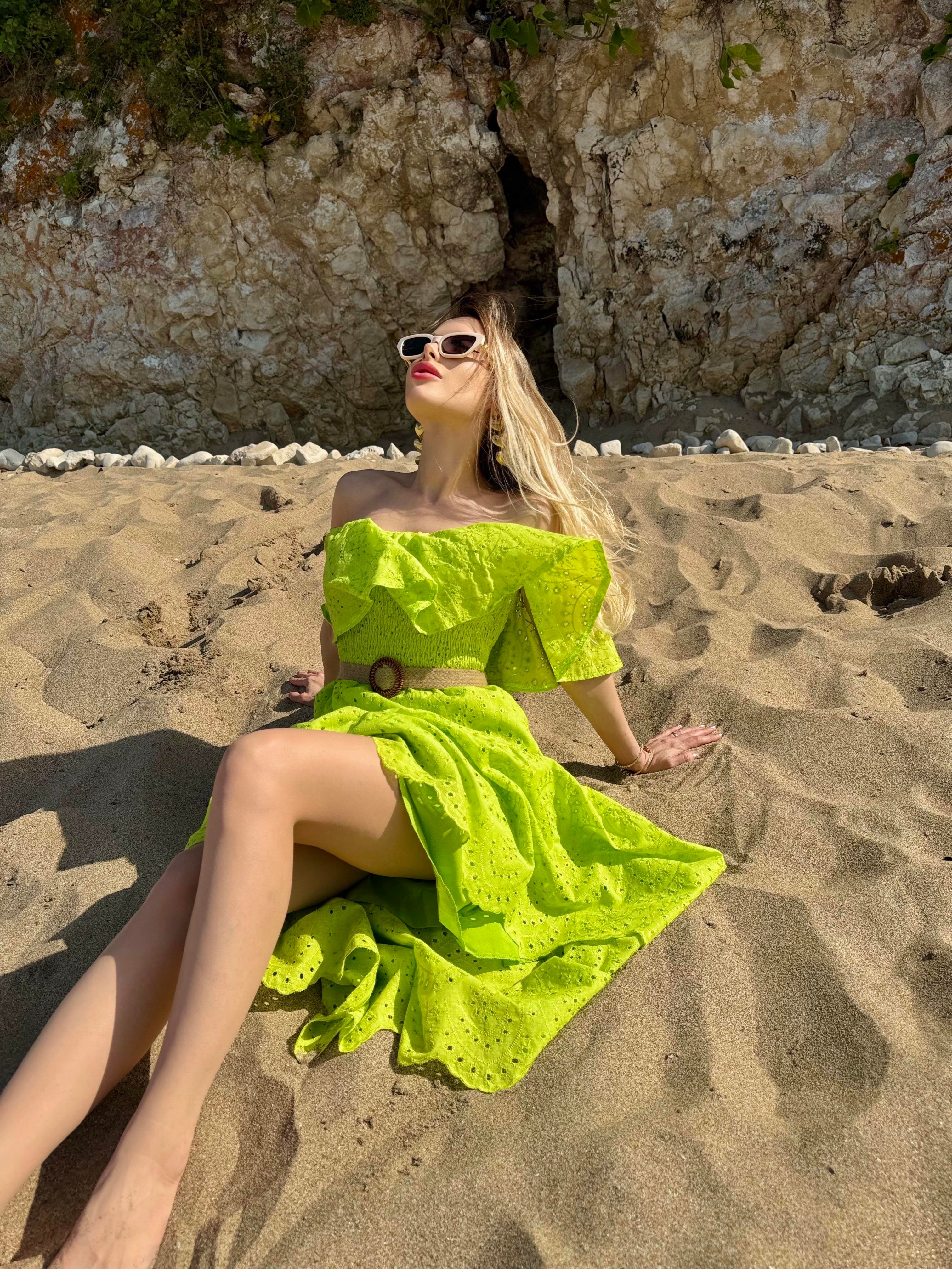Brode Kumaş Madonna Yaka İçi Astarlı Tokalı Hasır Kemerli