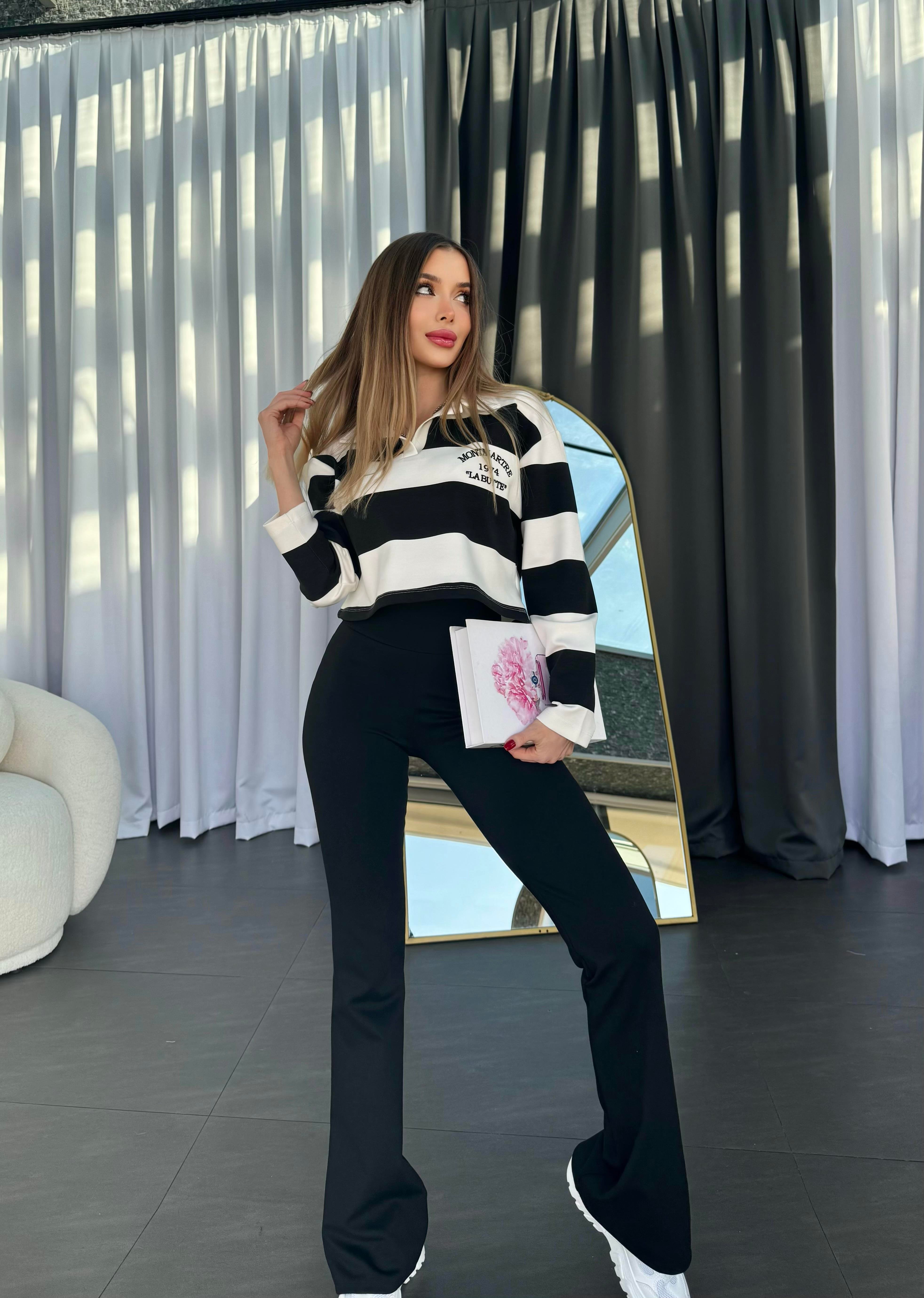 Polo Yaka İşlemeli Çizgili Yarım Sweatshirt