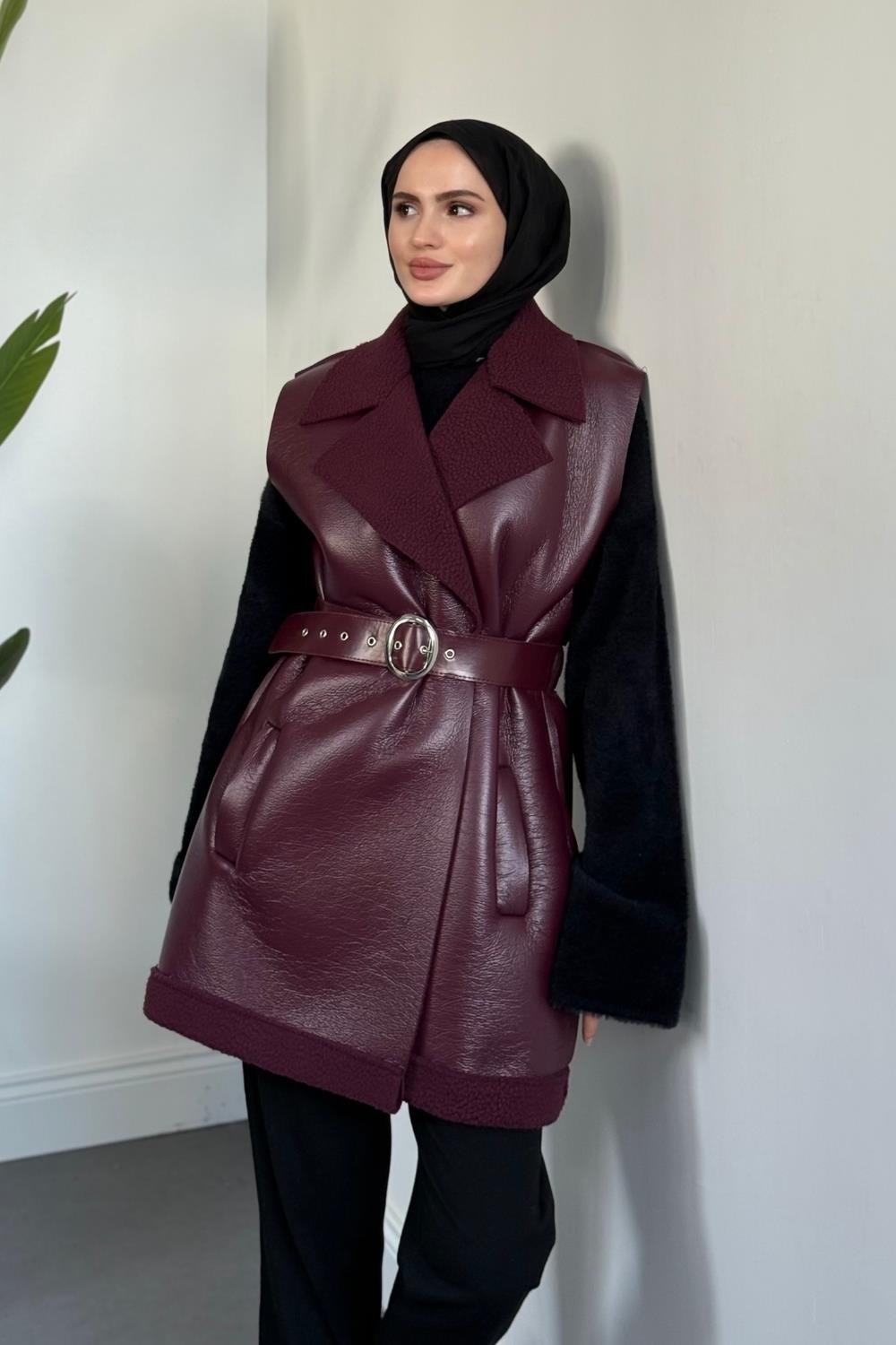 Amarila Deri Görünümlü Yelek Bordo