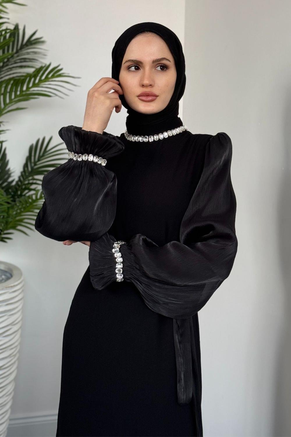 Anna Boynu ve Kolu Baget Taş İşlemeli Abiye Siyah