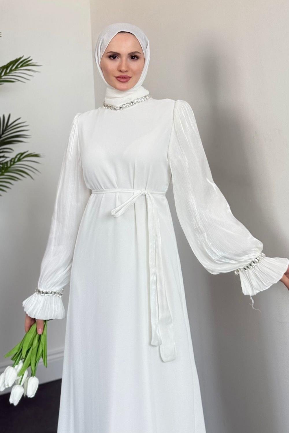 Anna Boynu ve Kolu Baget Taş İşlemeli Abiye Beyaz