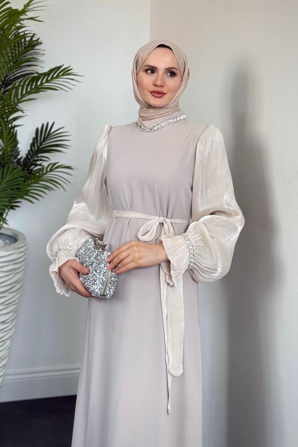 Anna Boynu ve Kolu Baget Taş İşlemeli Abiye Taş