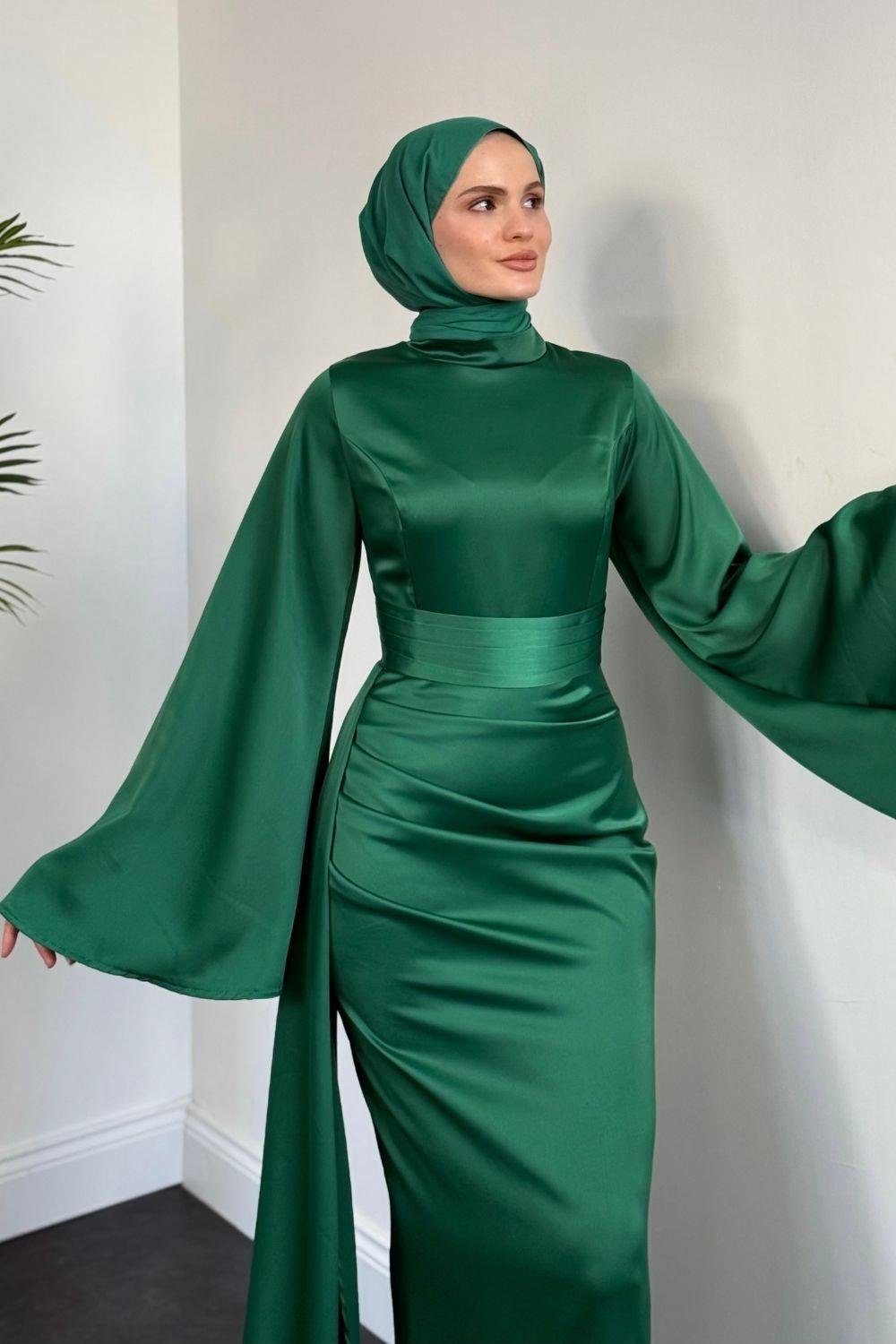 Arabella Pelerinli Saten Balık Abiye Çimen Yeşili