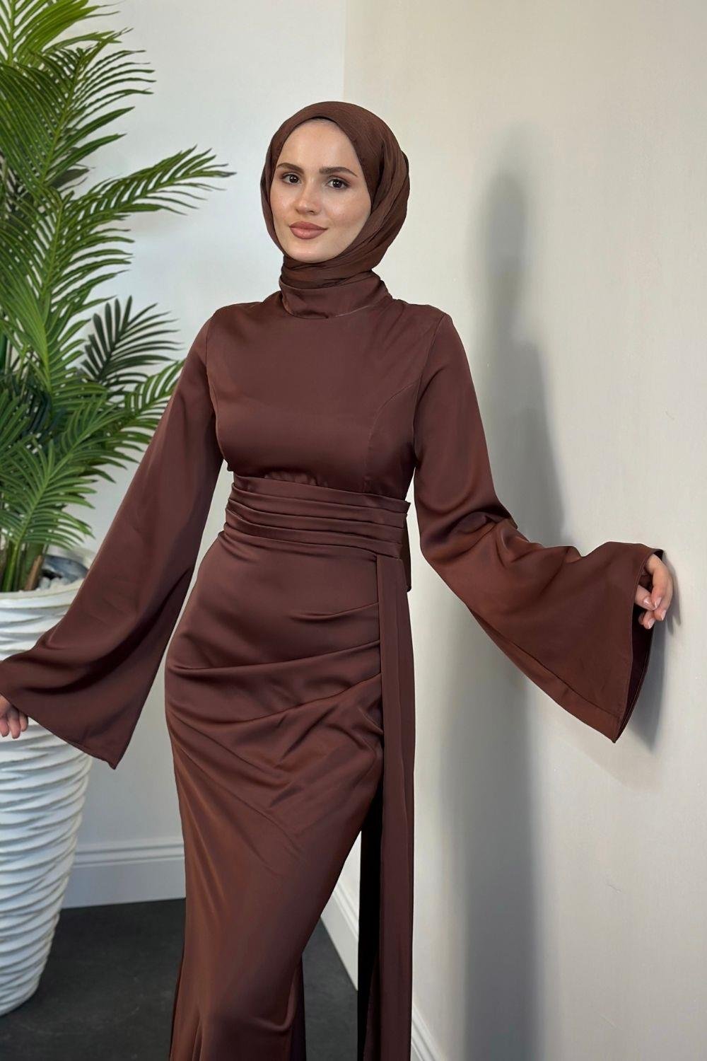 Arabella Pelerinli Saten Balık Abiye Kahverengi