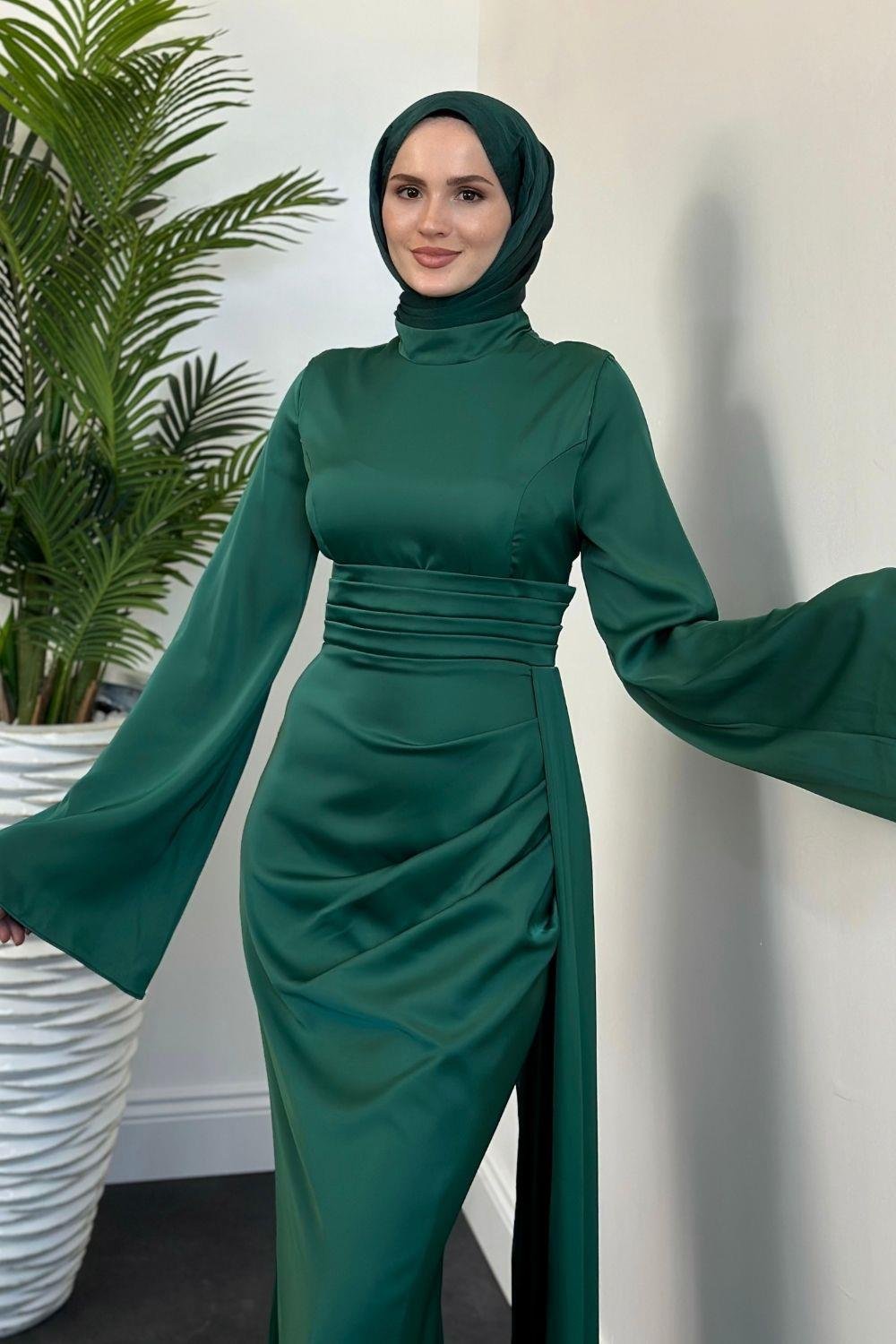 Arabella Pelerinli Saten Balık Abiye Zümrüt
