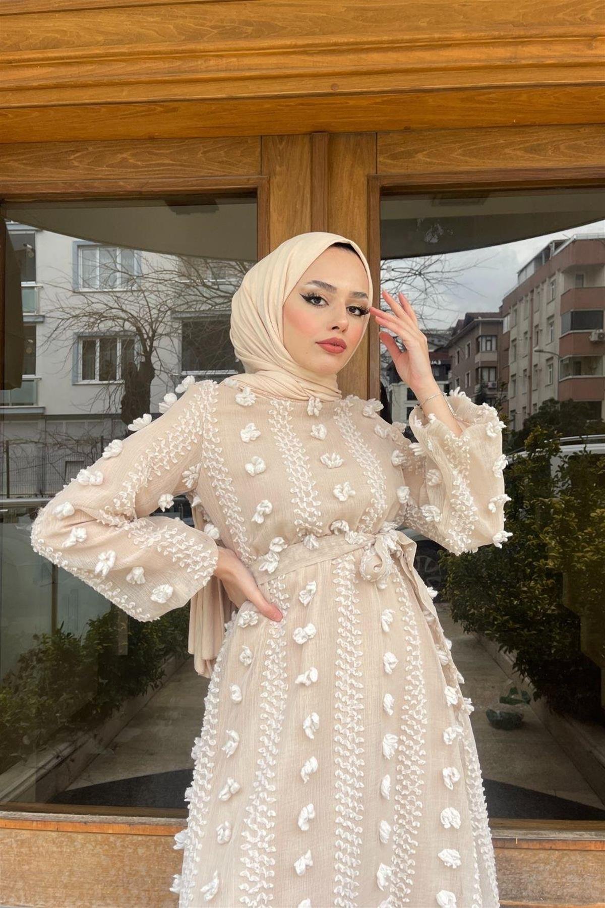 Beli Lastikli Ponpon Elbise Bej