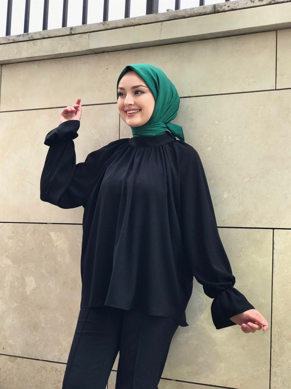 Bilekleri Detaylı Fermuarlı Tunik Siyah