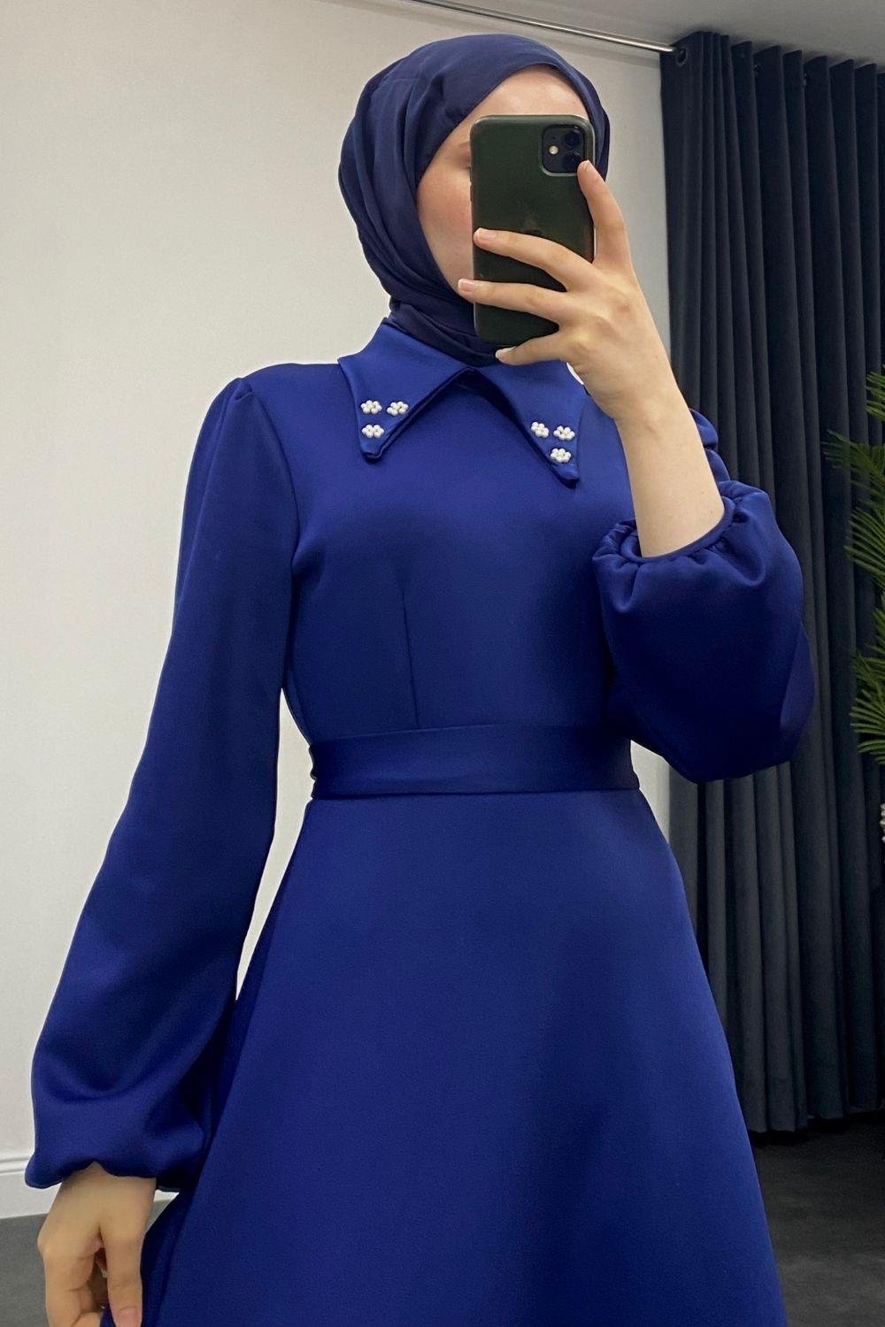 Carey Scuba Yakası Taşlı Elbise Saks