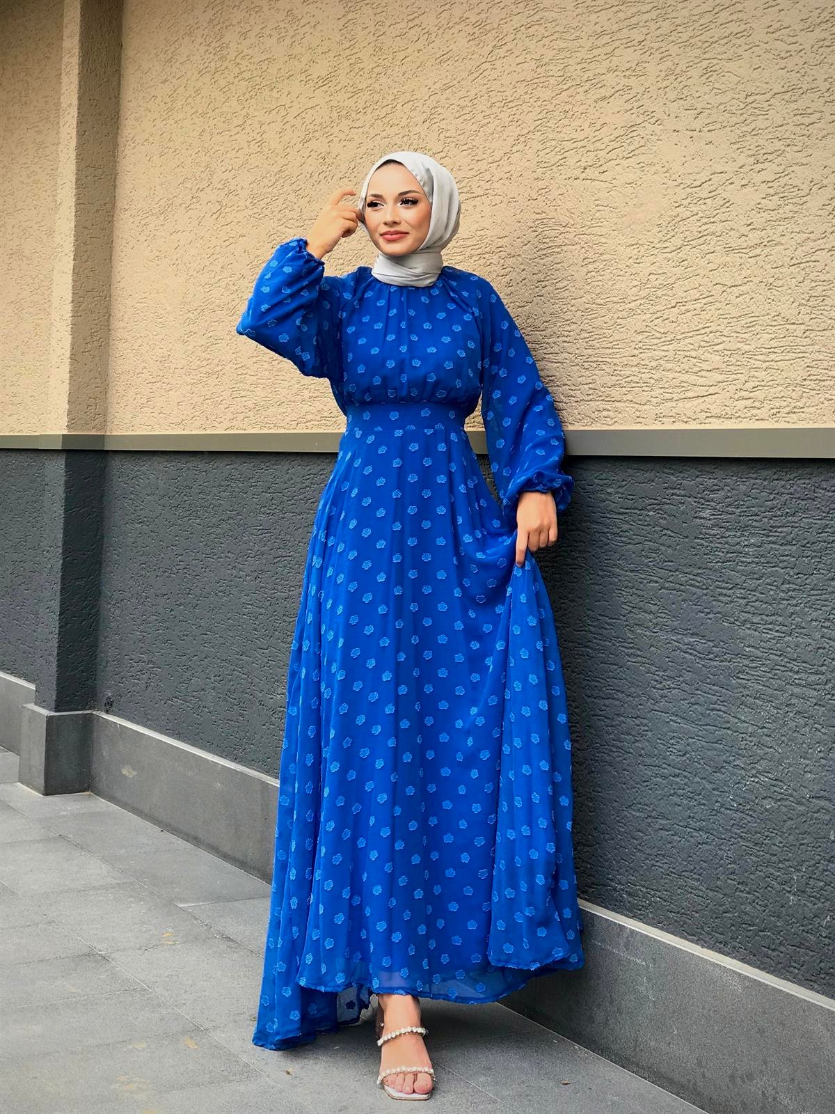 Çiçel İşlemeli Beli Kemerli Elbise Saks