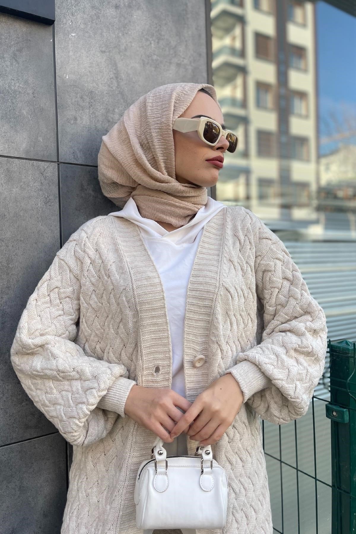 Düğmeli Kalın Hırka Bej