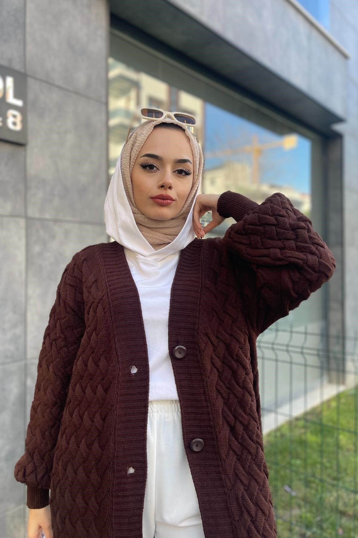 Düğmeli Kalın Hırka Kahverengi