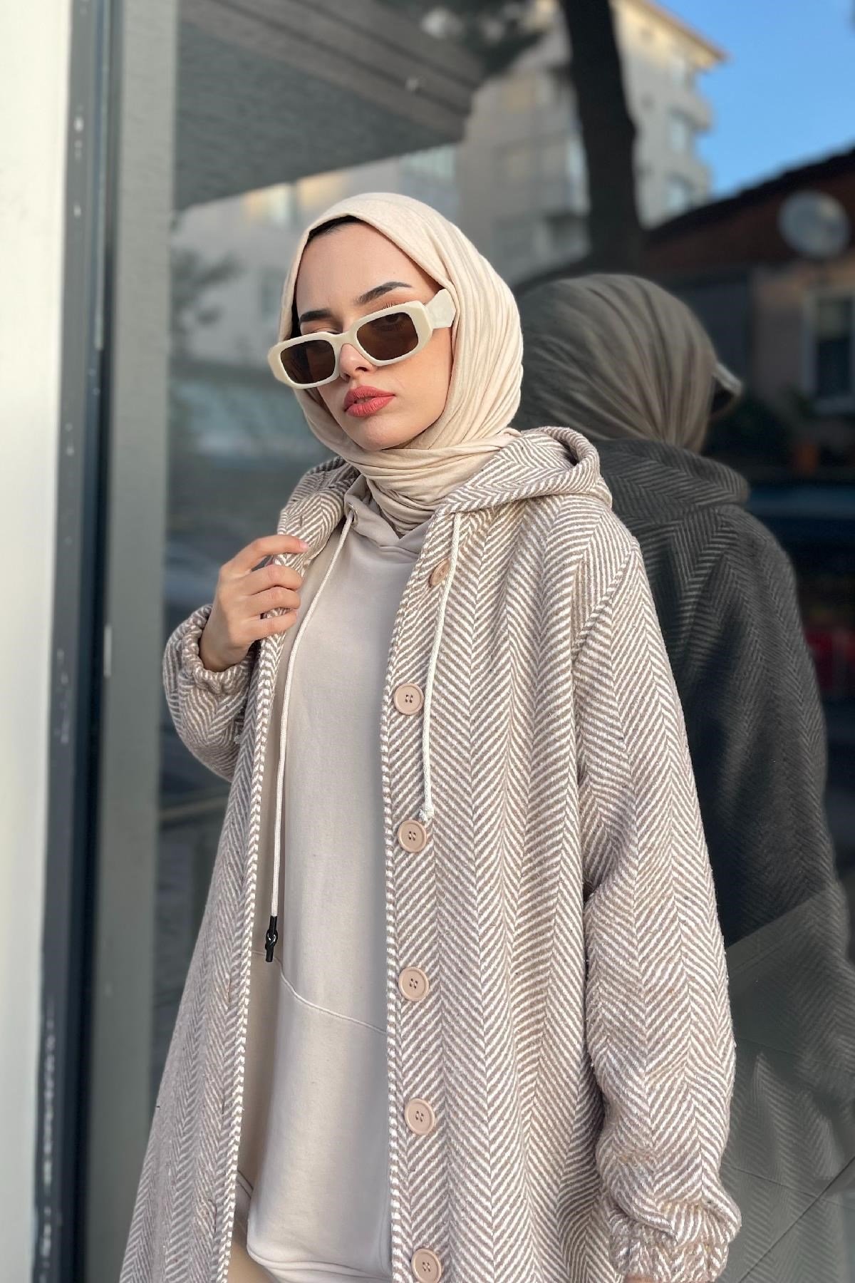 Düğmeli Kapşonlu Kap Bej