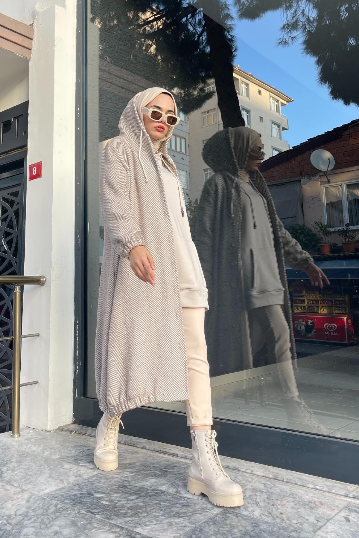 Düğmeli Kapşonlu Kap Bej