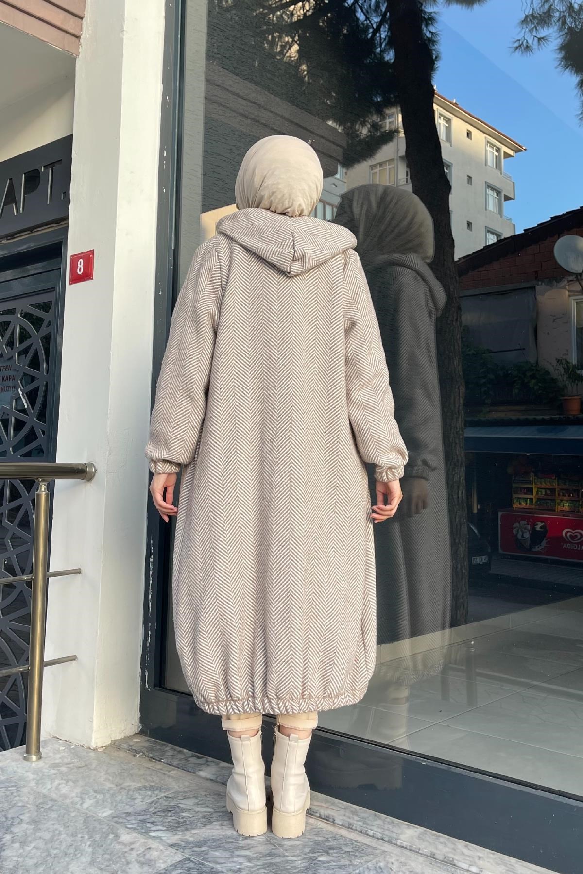 Düğmeli Kapşonlu Kap Bej