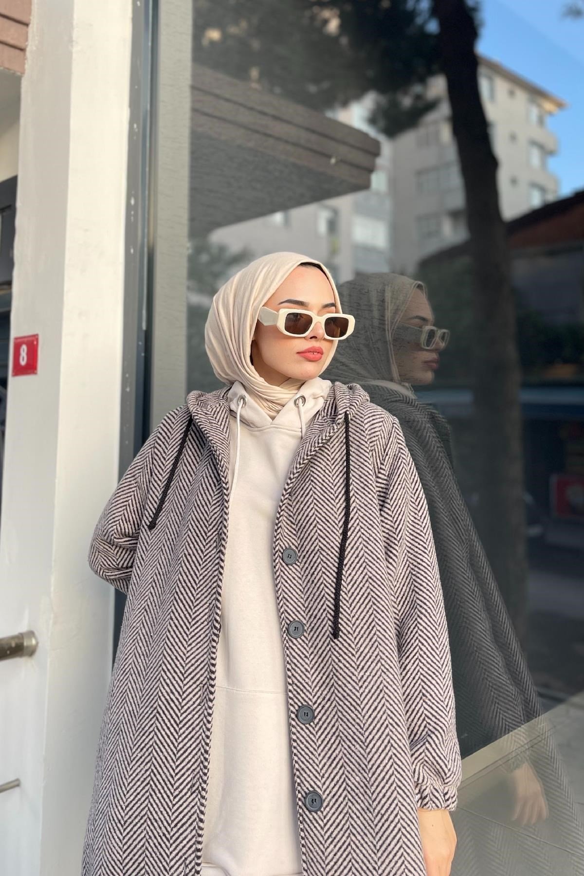 Düğmeli Kapşonlu Kap SütlüKahve