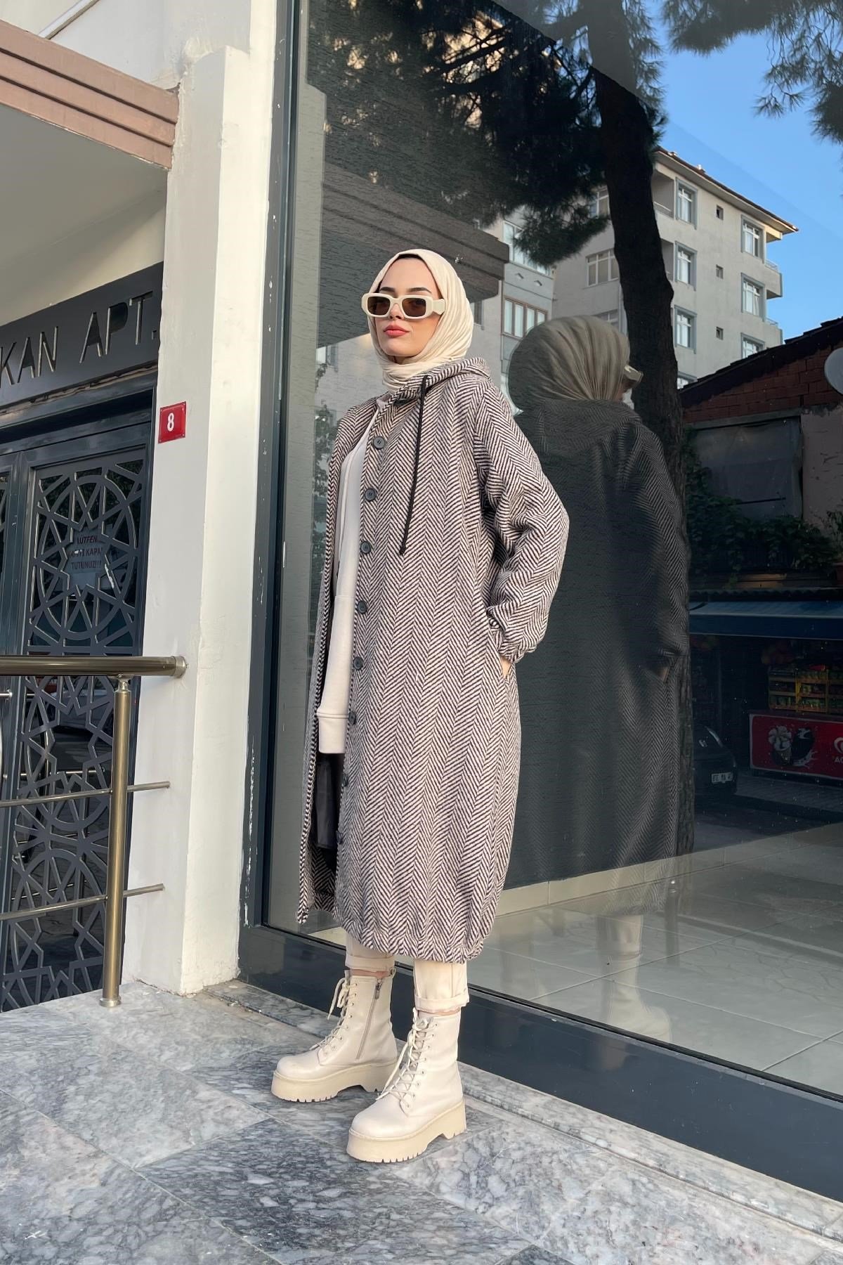 Düğmeli Kapşonlu Kap SütlüKahve