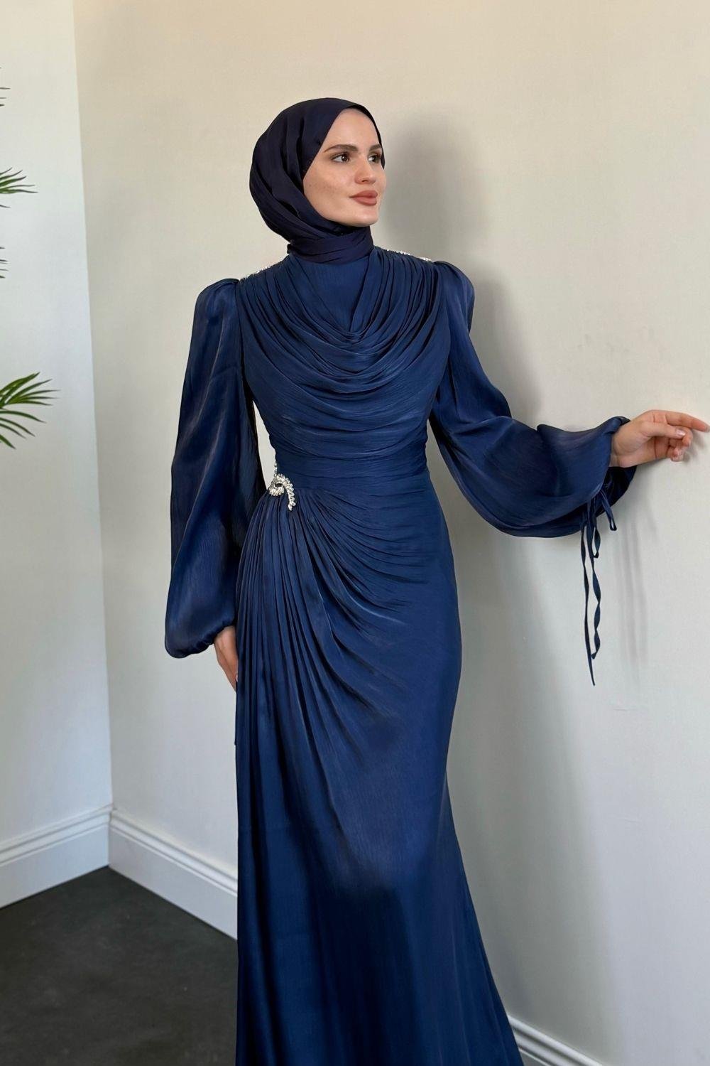 Jenika Omzu Ve Beli Taşlı Abiye Lacivert
