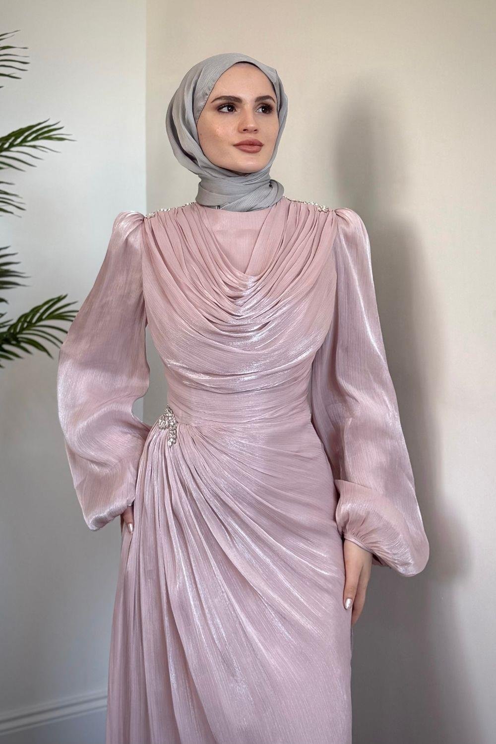 Jenika Omzu Ve Beli Taşlı Abiye Pudra