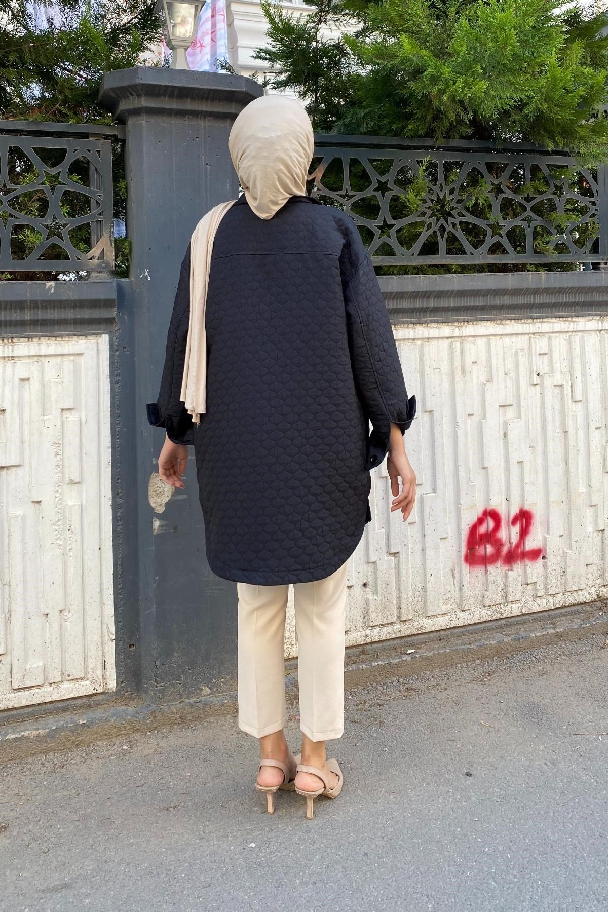 Kapitone Düğmeli Ceket Siyah