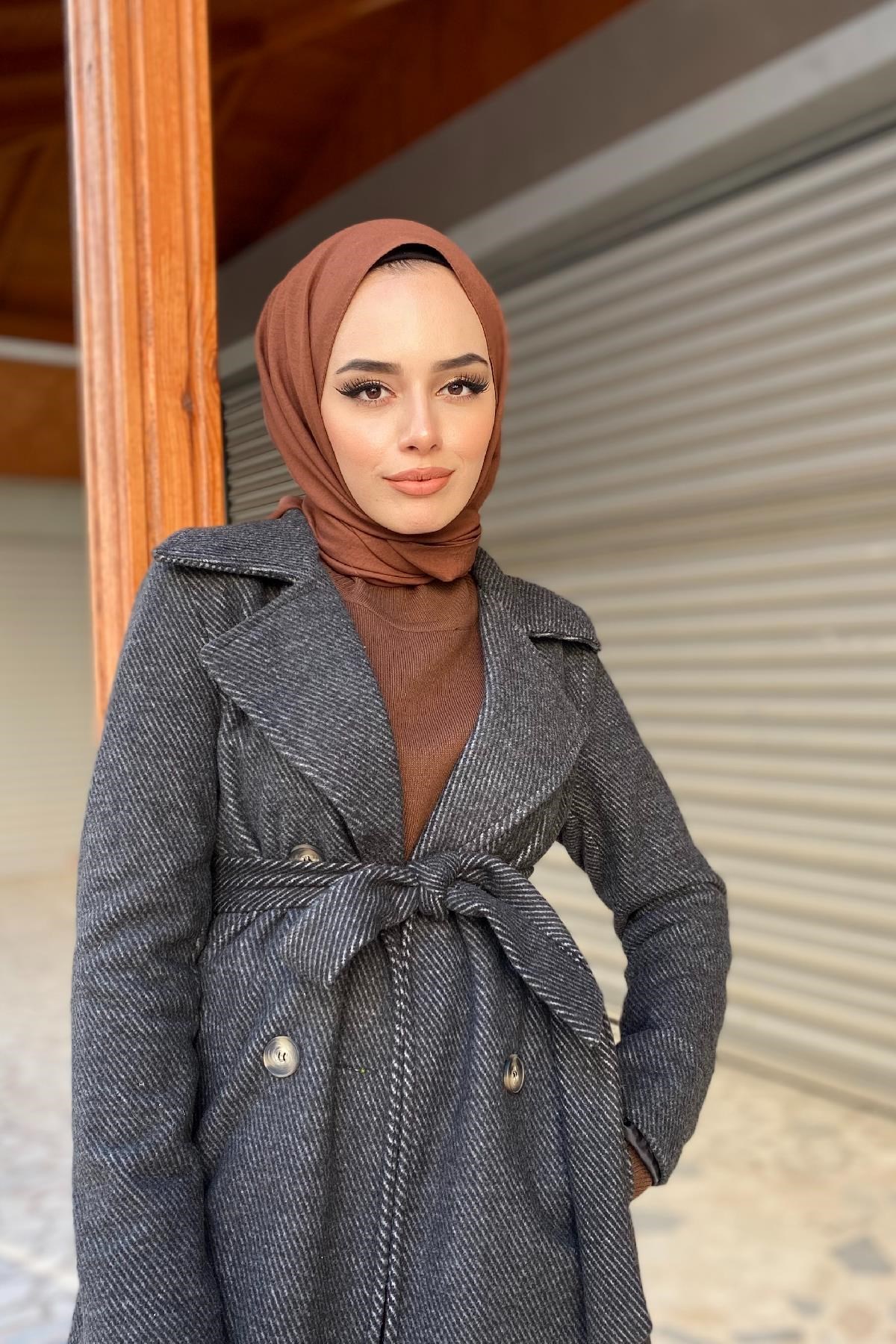 Kendinden Çizgili Kuşaklı Kaban Siyah