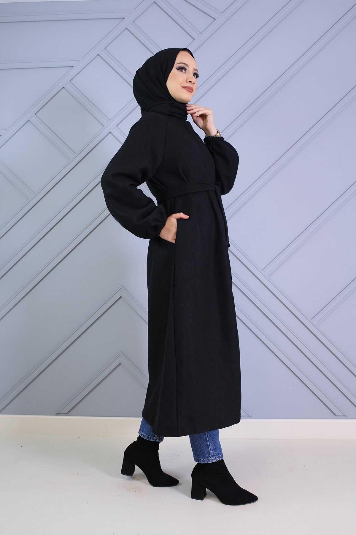 Kolları Büzgülü Kuşaklı Kase Kaban Siyah