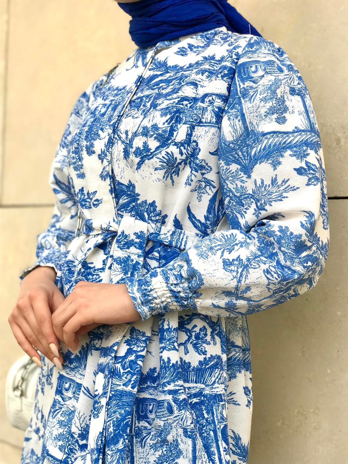 Kolları Büzgülü Yarım Düğmeli Etnik Desen Elbise Mavi